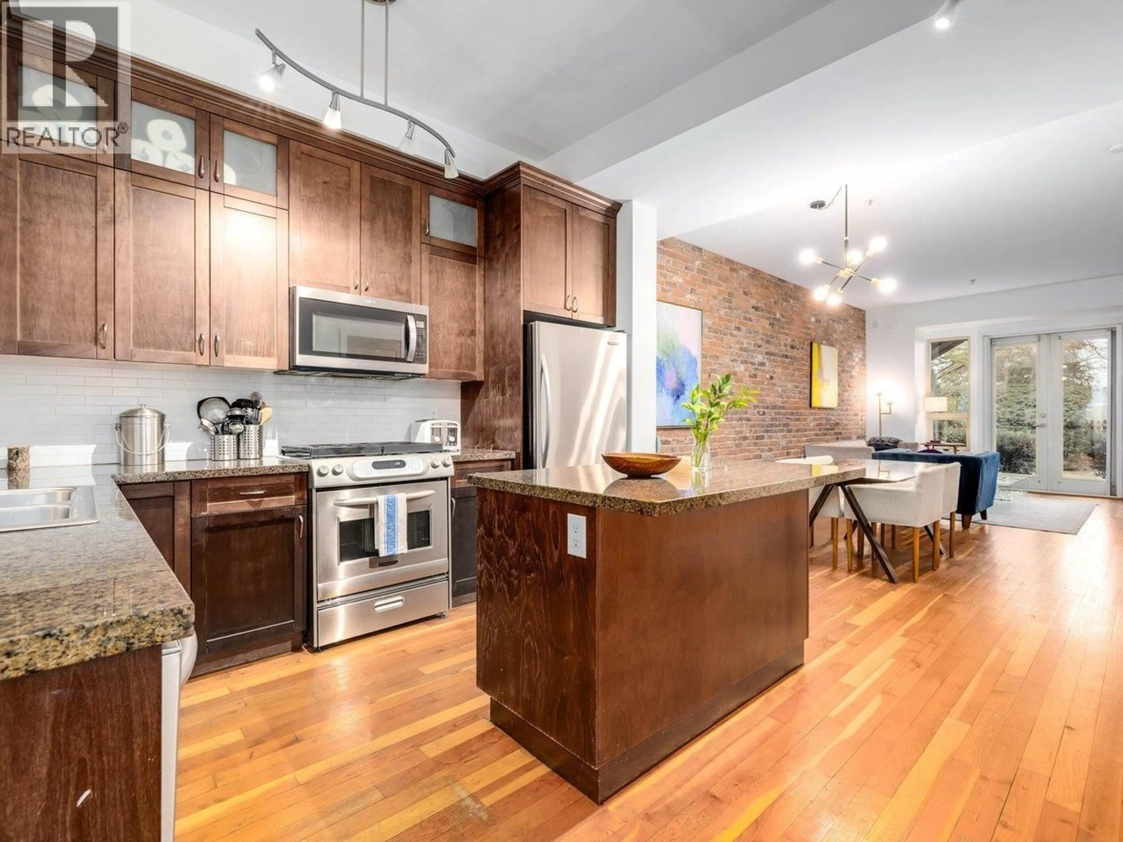 Open concept kitchen, wood/laminate floor for 123 - 250 SALTER STREET, New Westminster British Columbia V3M0B7