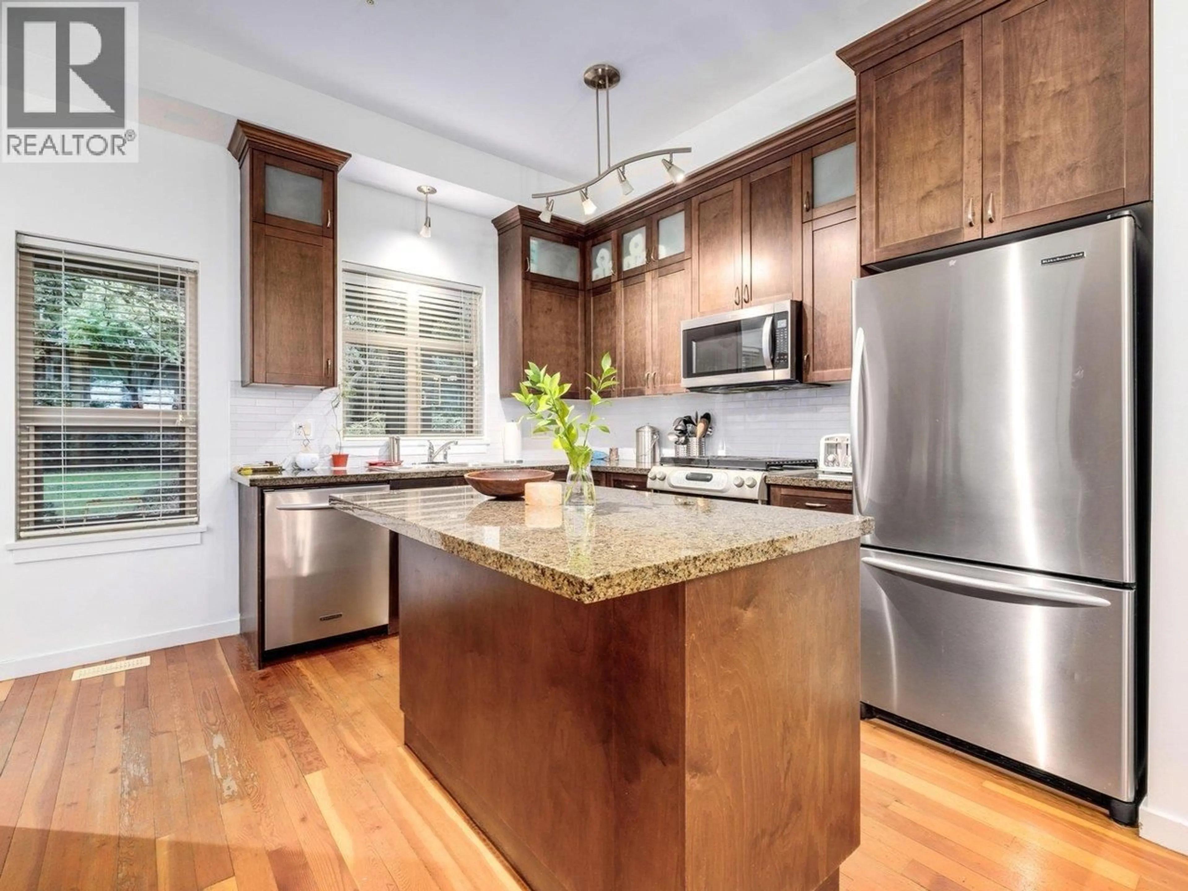 Open concept kitchen, wood/laminate floor for 123 - 250 SALTER STREET, New Westminster British Columbia V3M0B7