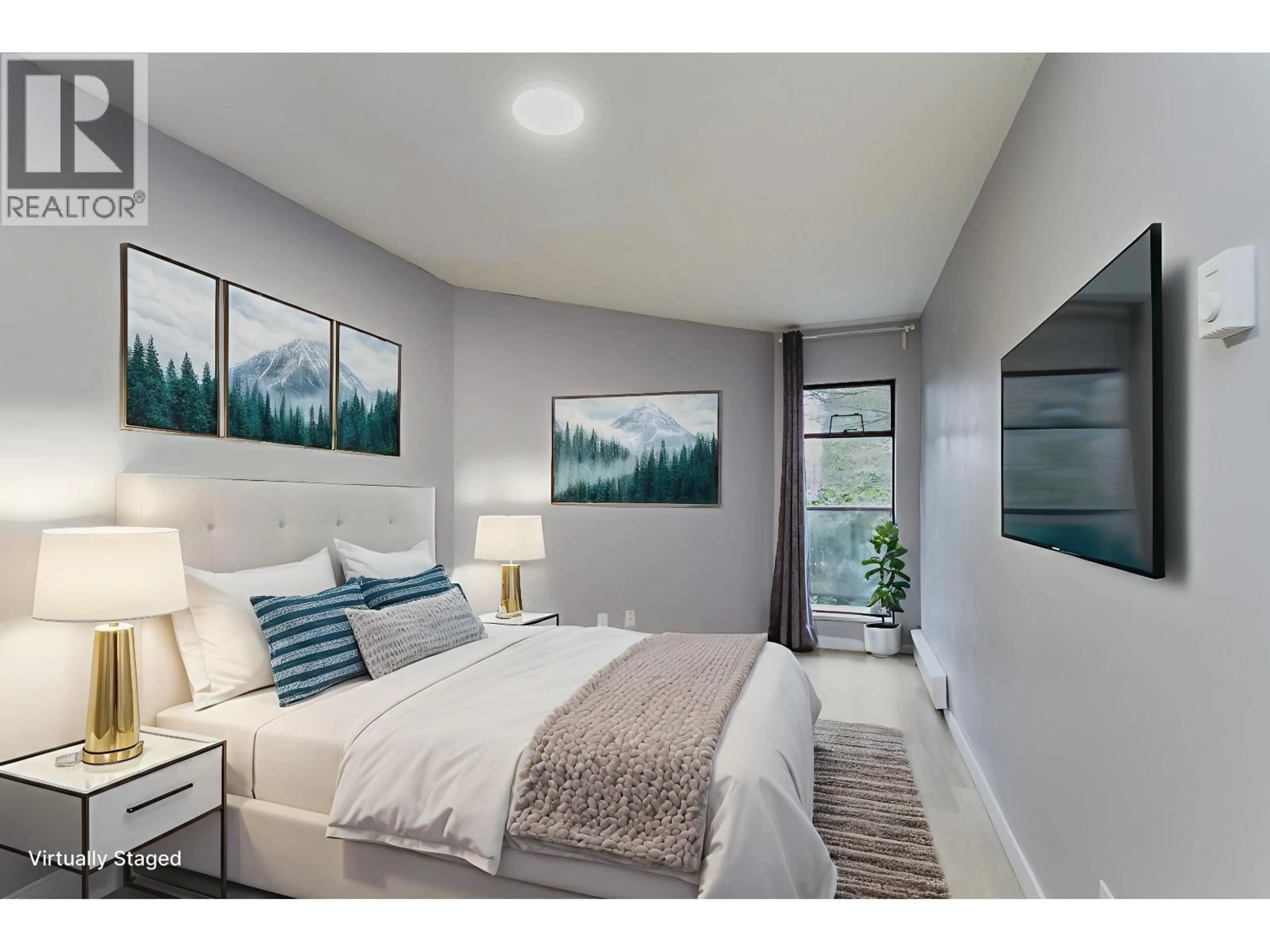 Bedroom with bed, wood/laminate floor for 201 - 2222 PRINCE EDWARD STREET, Vancouver British Columbia V5T4M6