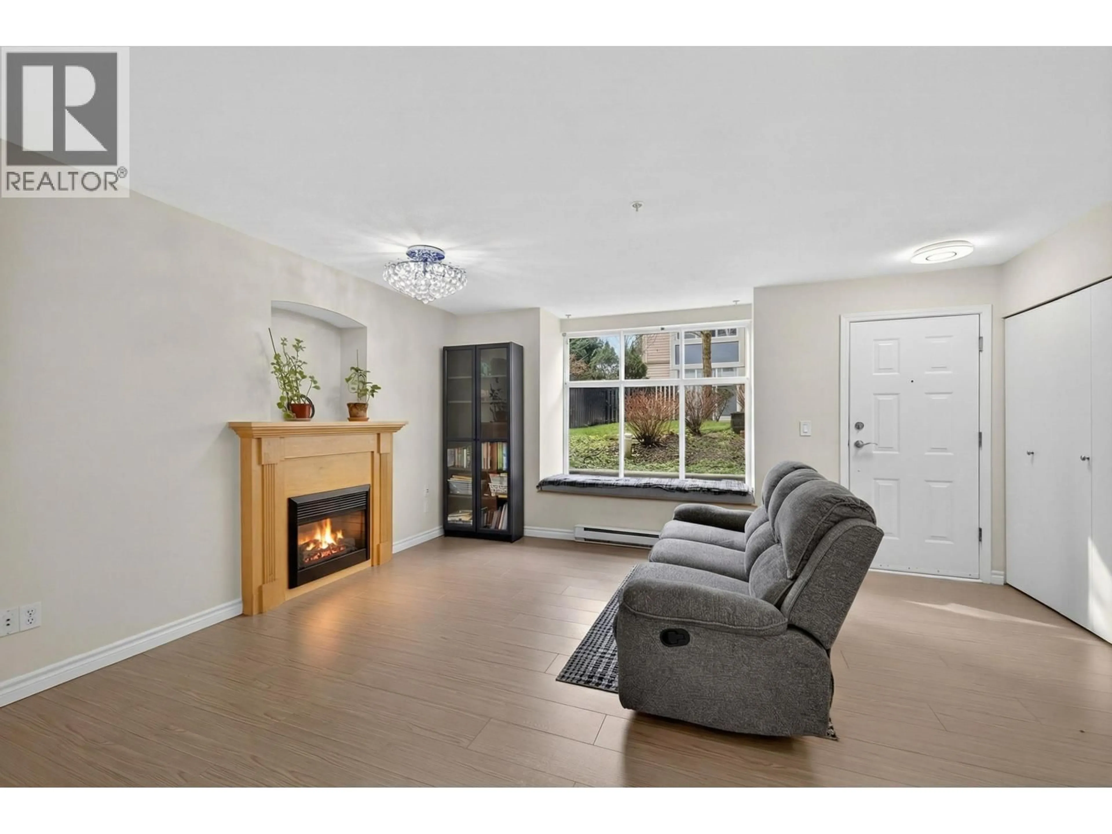 Living room with furniture, unknown for 18 - 7128 STRIDE AVENUE, Burnaby British Columbia V3N1T5