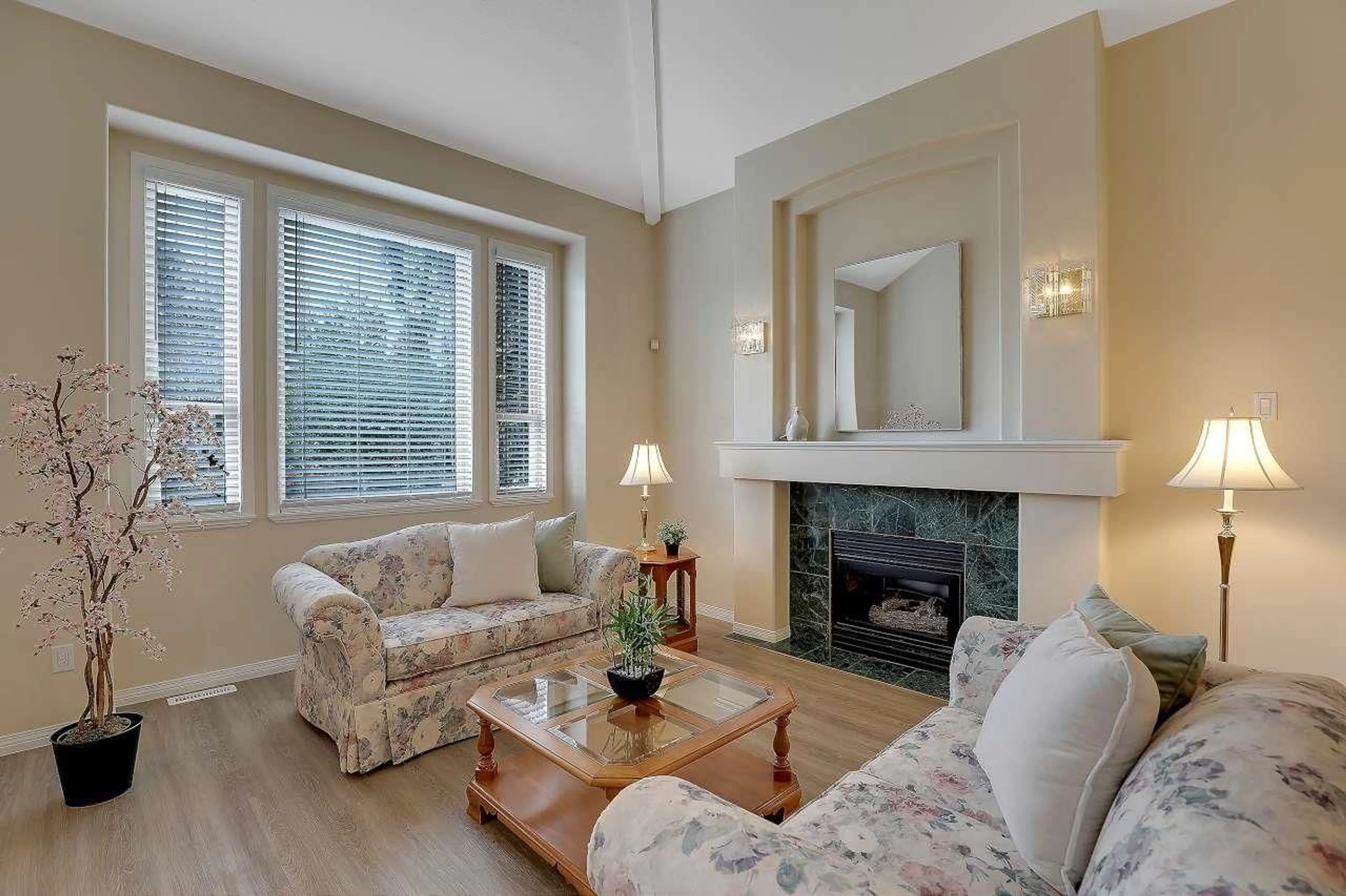 Living room with furniture, unknown for 8020 KESTREL COURT, Surrey British Columbia V3W0V1