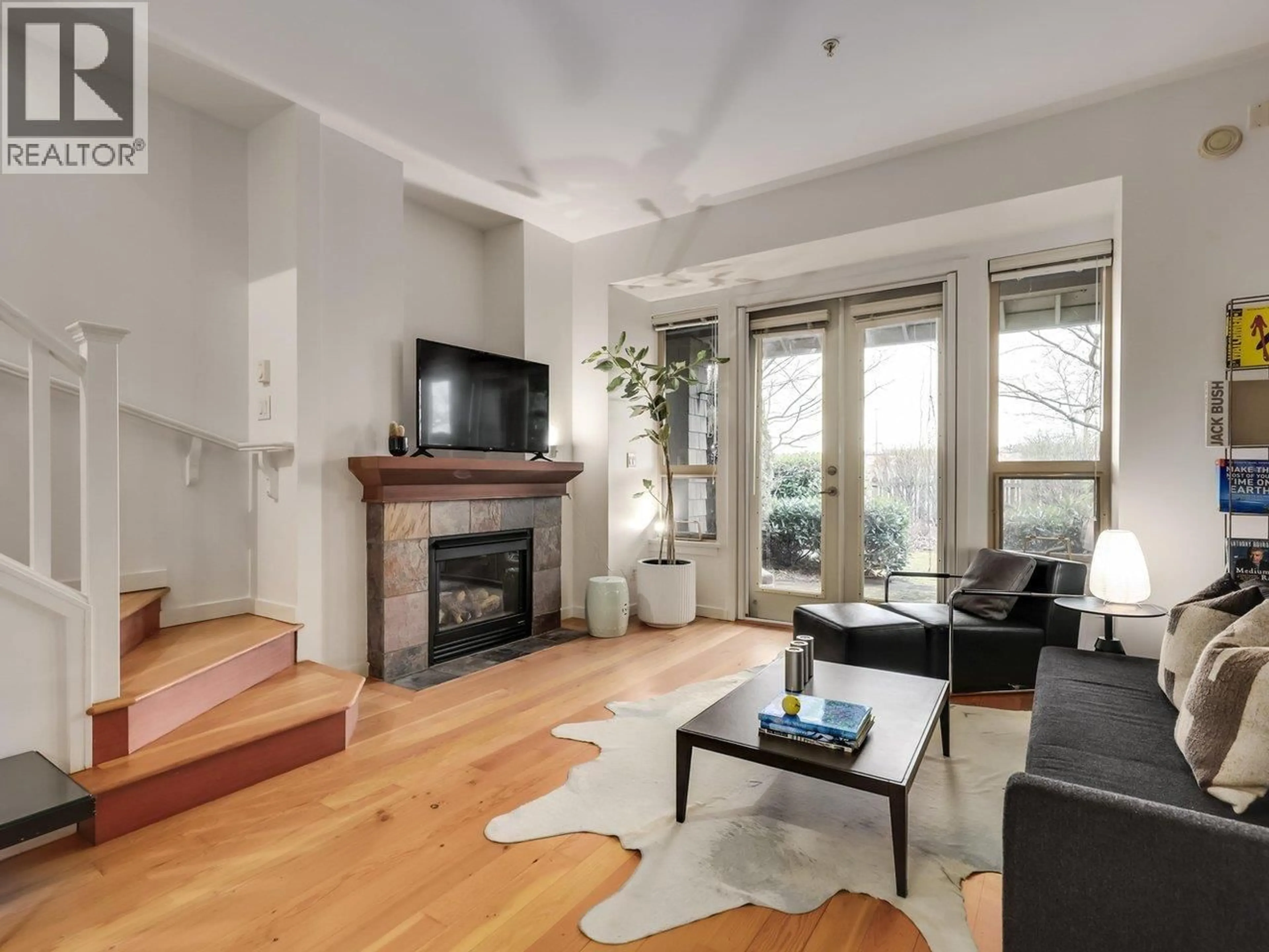 Living room with furniture, wood/laminate floor for 124 - 250 SALTER STREET, New Westminster British Columbia V3M0B7