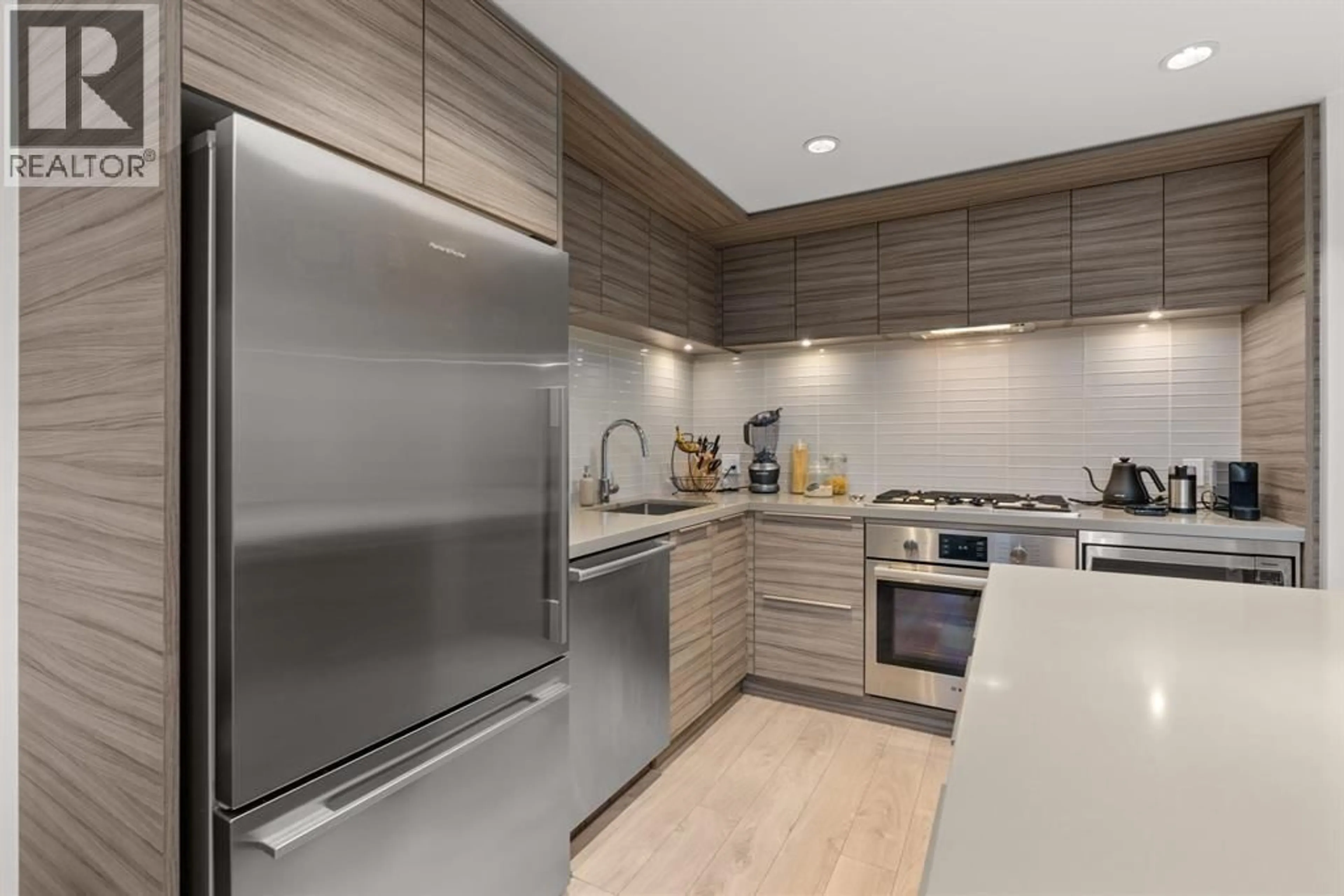 Contemporary kitchen, unknown for 1909 - 1550 FERN STREET, Vancouver British Columbia V7J0A9