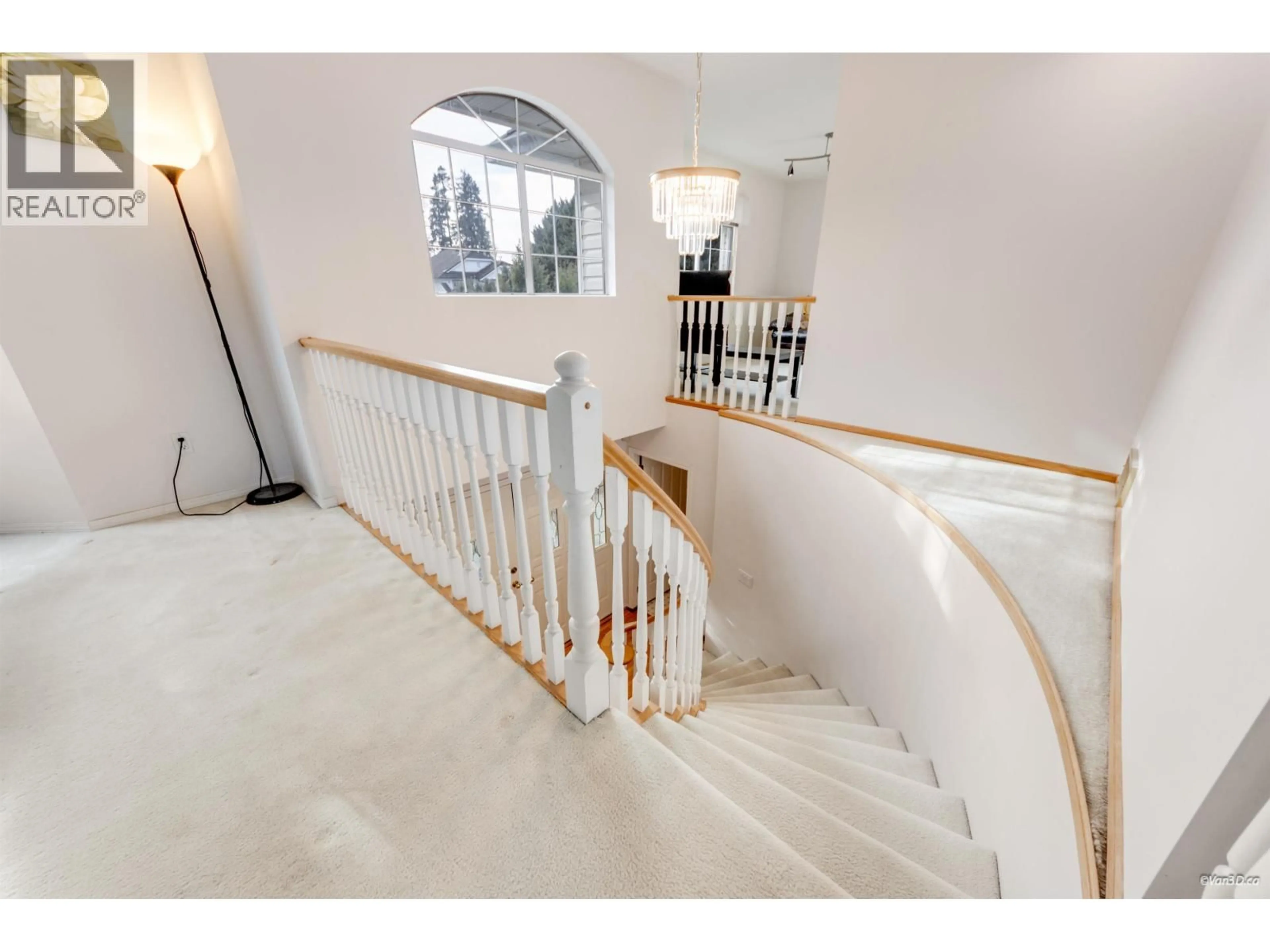 Indoor foyer for 3315 EL CASA COURT, Coquitlam British Columbia V3E2P9