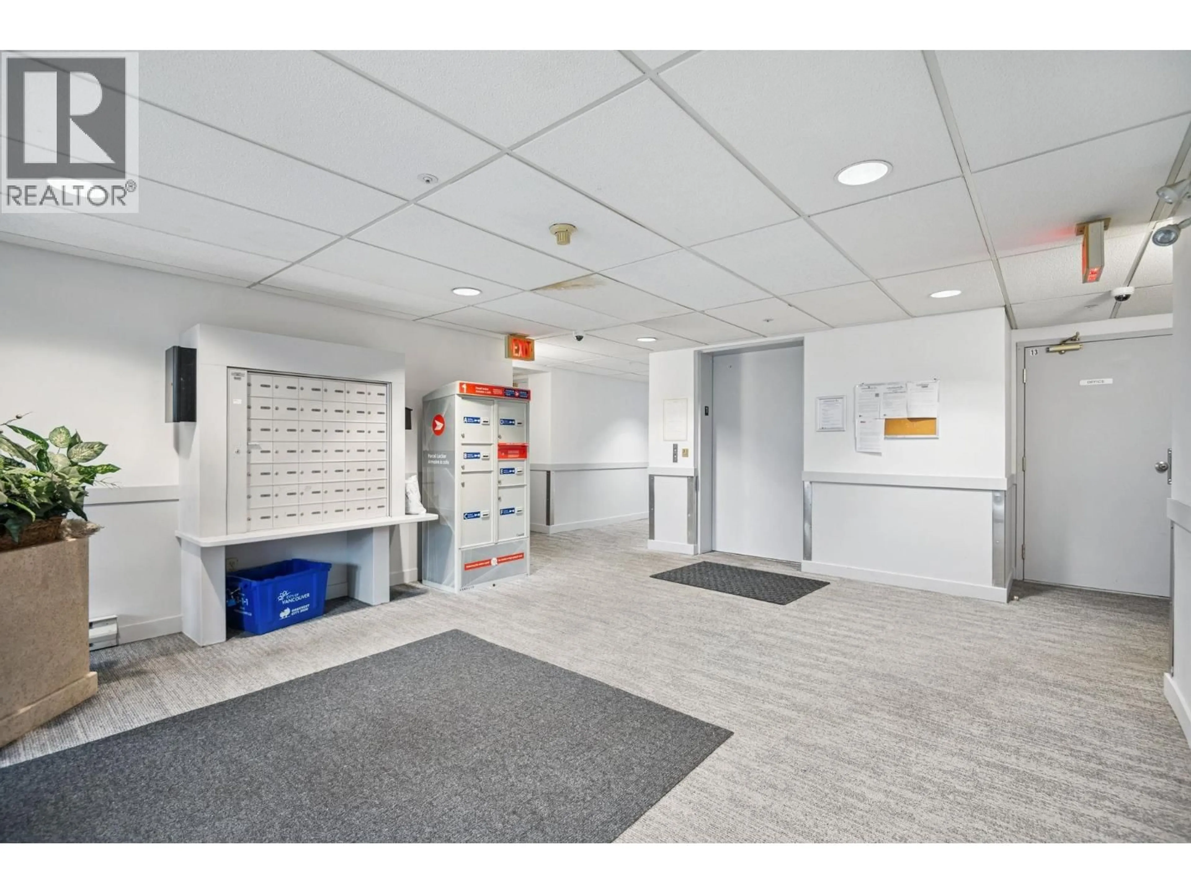 Indoor foyer for PH7 - 2405 KAMLOOPS STREET, Vancouver British Columbia V5M4V6