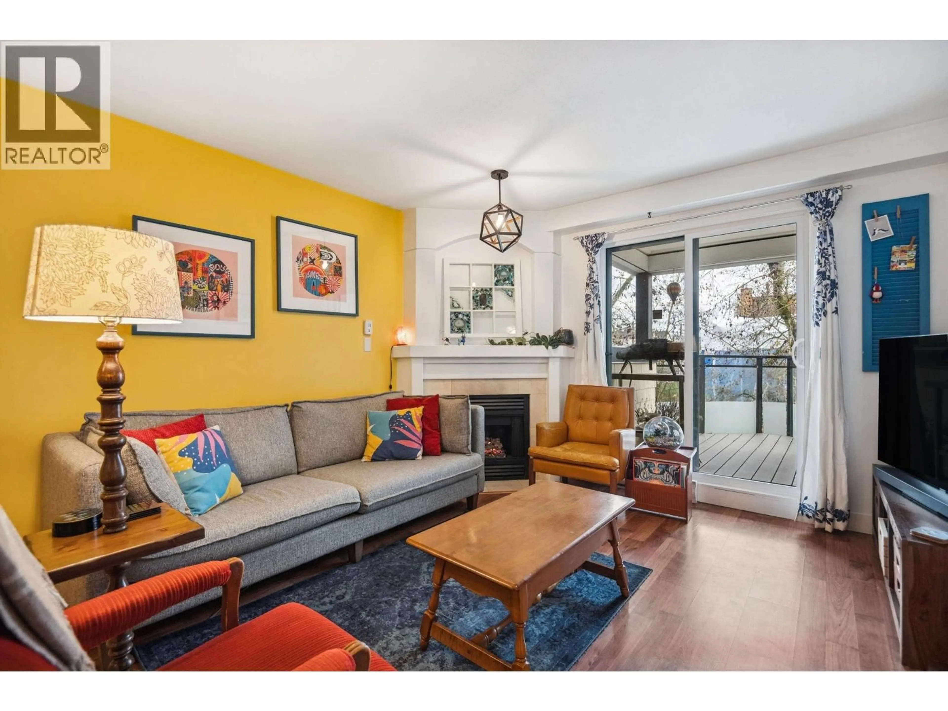 Living room with furniture, wood/laminate floor for PH7 - 2405 KAMLOOPS STREET, Vancouver British Columbia V5M4V6