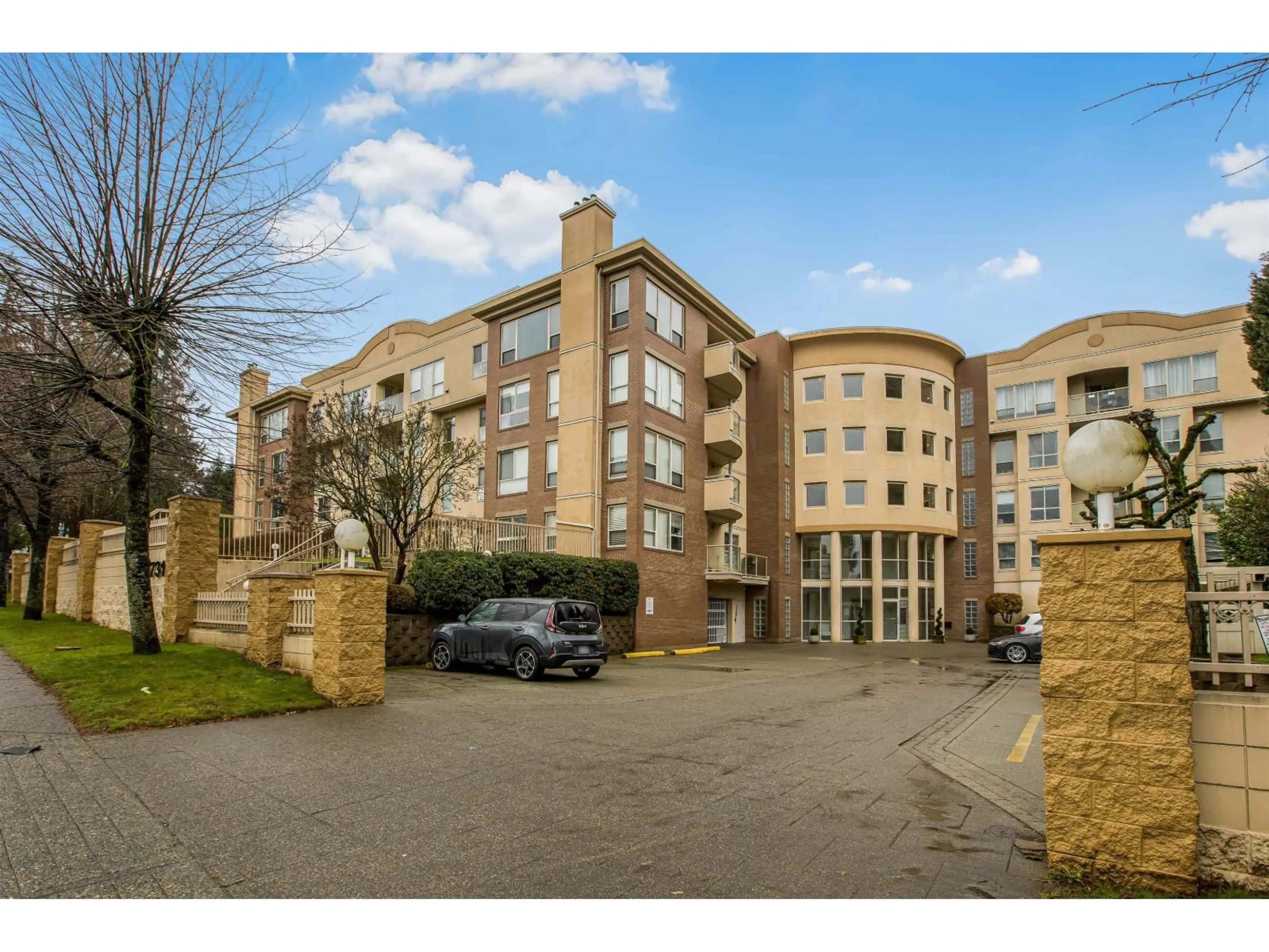 A pic from outside/outdoor area/front of a property/back of a property/a pic from drone, building for 105 - 33731 MARSHALL ROAD, Abbotsford British Columbia V2S1L3