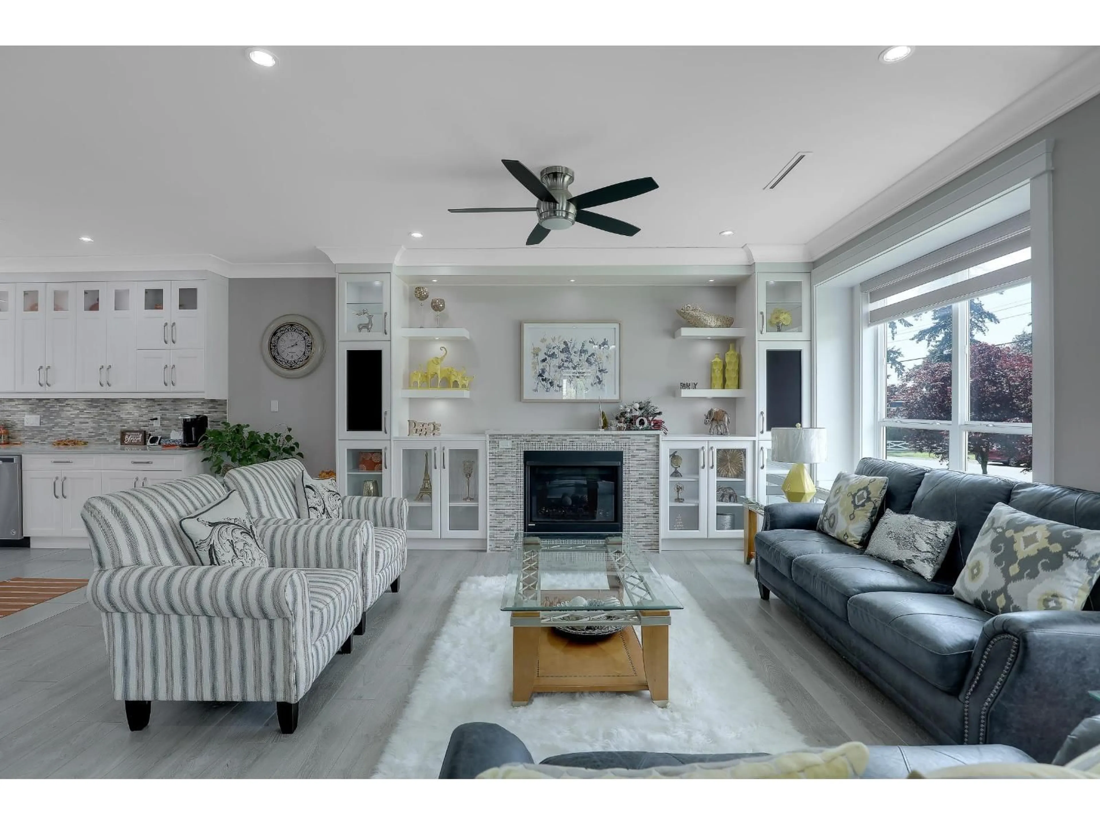 Living room with furniture, unknown for 5438 188 STREET, Surrey British Columbia V3S6R4