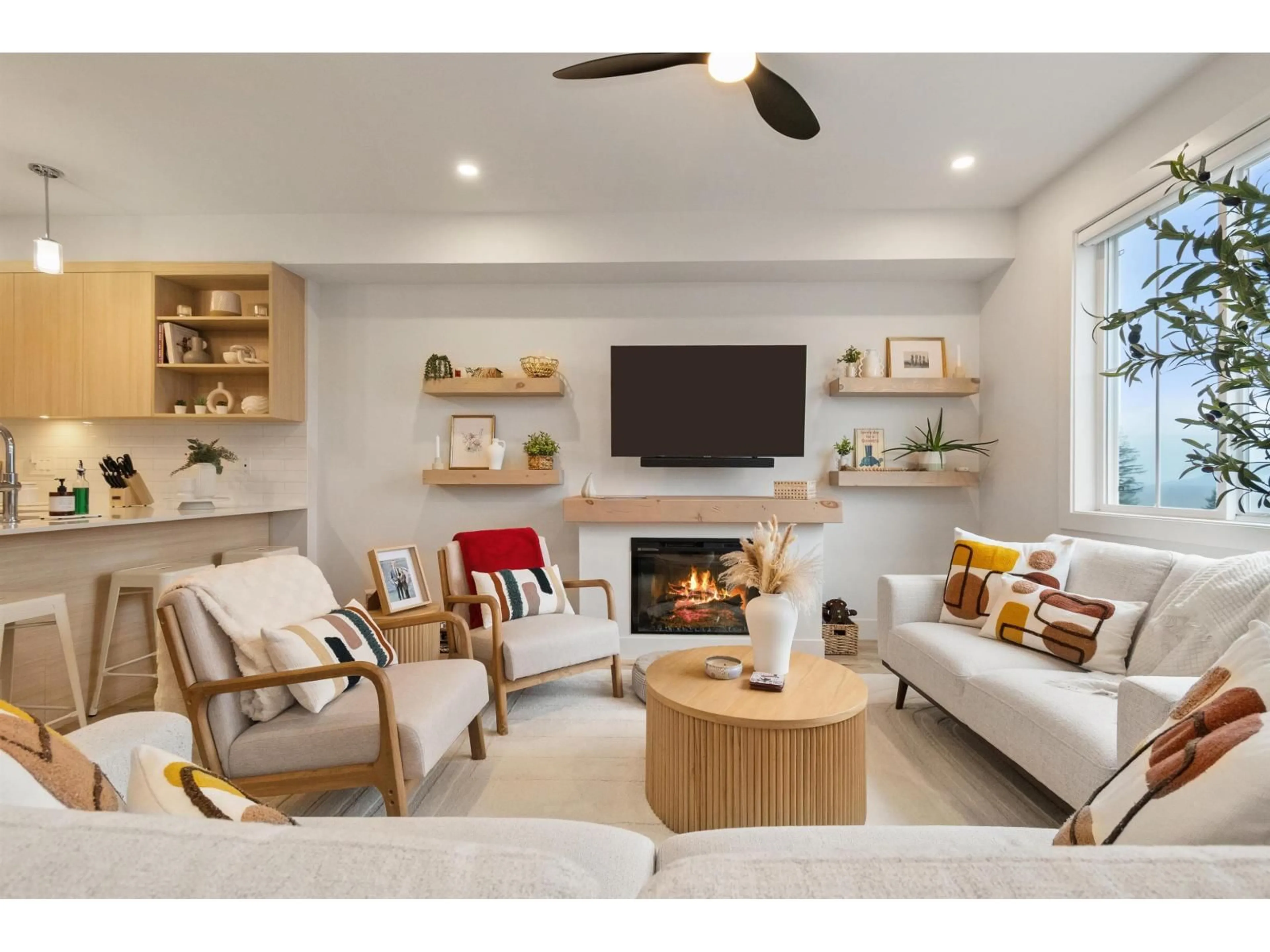 Living room with furniture, wood/laminate floor for 38 - 1928 WOODSIDE BOULEVARD, Agassiz British Columbia V0M1A1