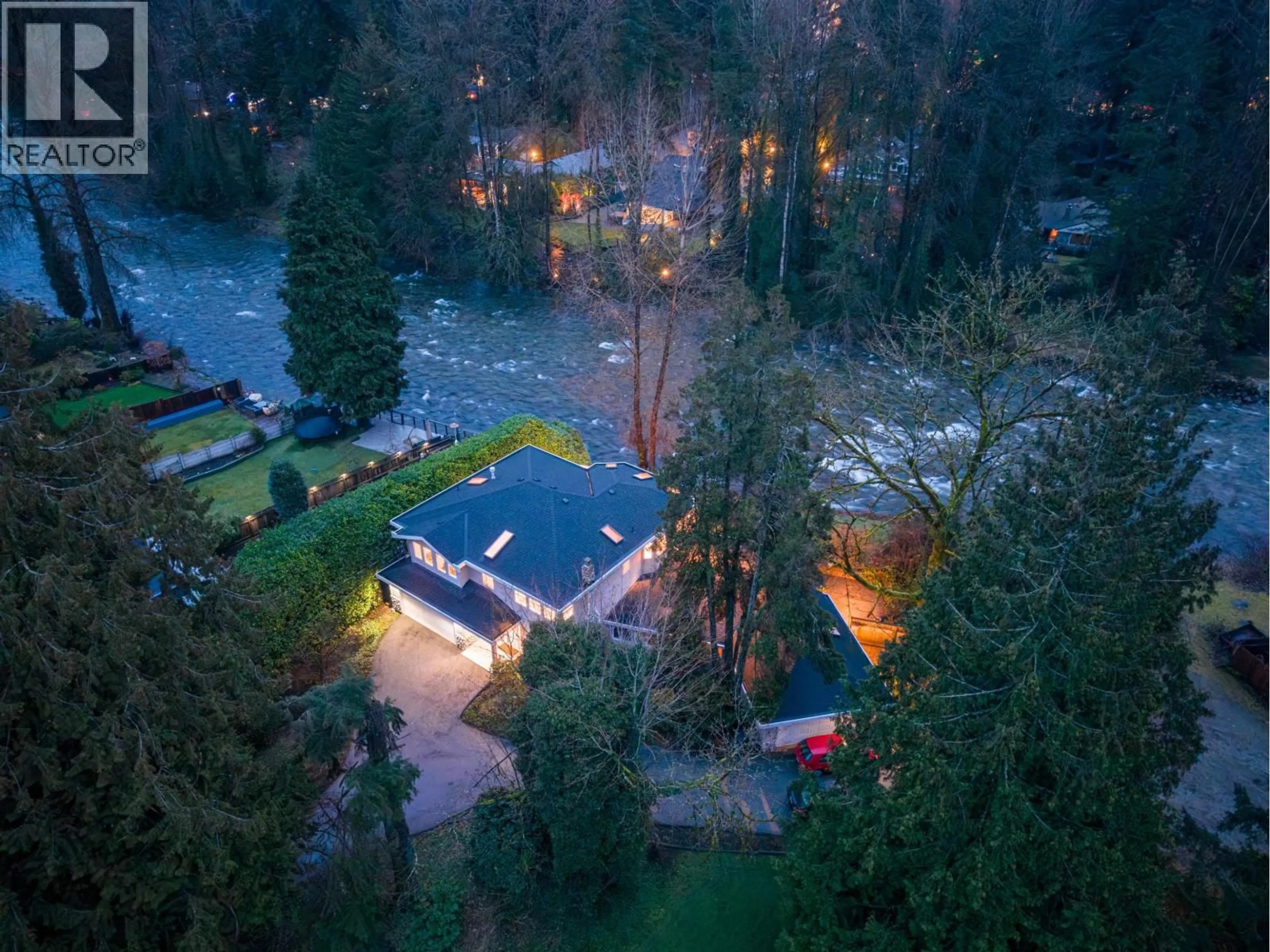 A pic from outside/outdoor area/front of a property/back of a property/a pic from drone, unknown for 682 SEYMOUR BOULEVARD, North Vancouver British Columbia V7J2J6
