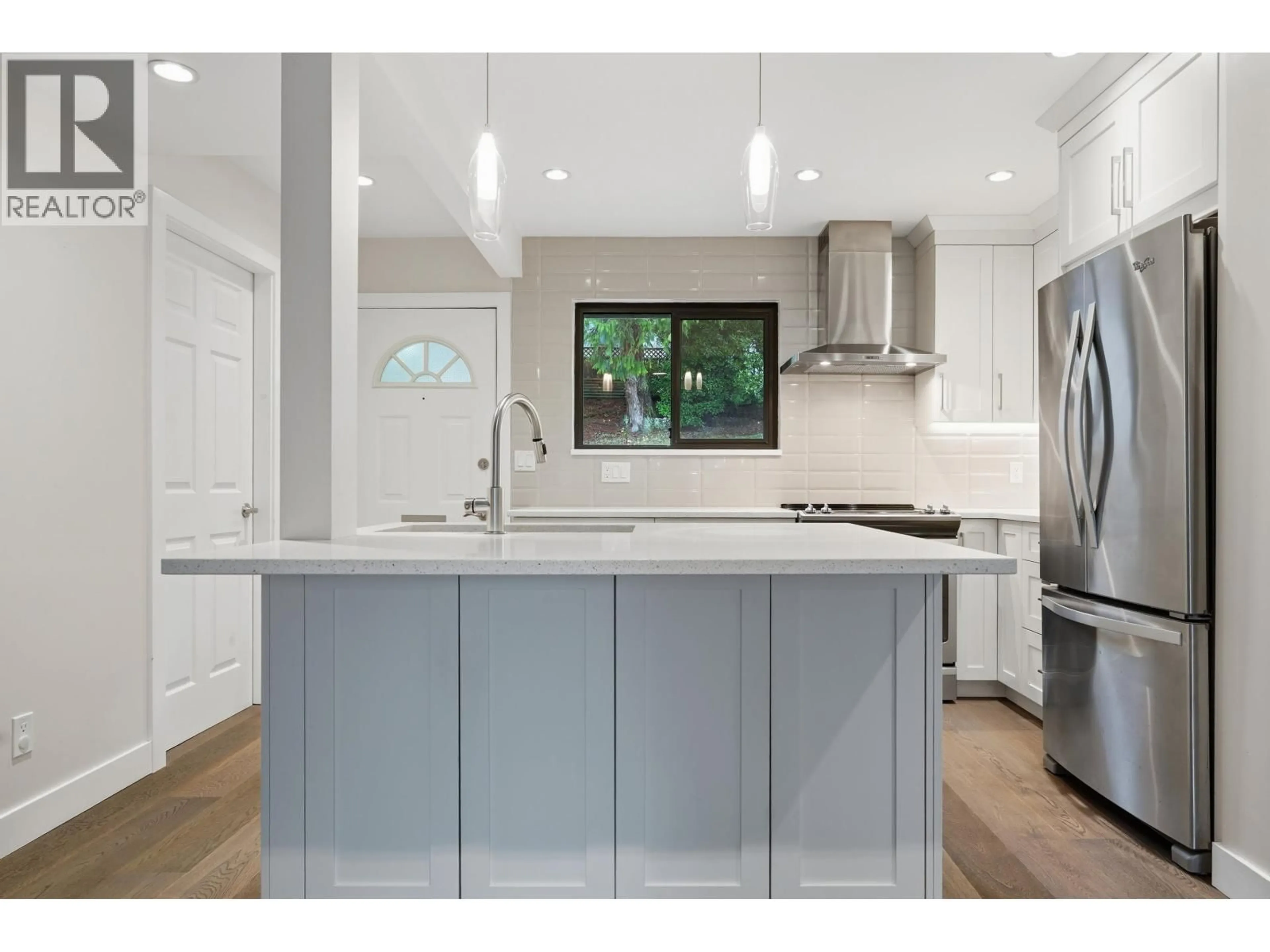 Open concept kitchen, unknown for 932 BLACKSTOCK ROAD, Port Moody British Columbia V3H3S1