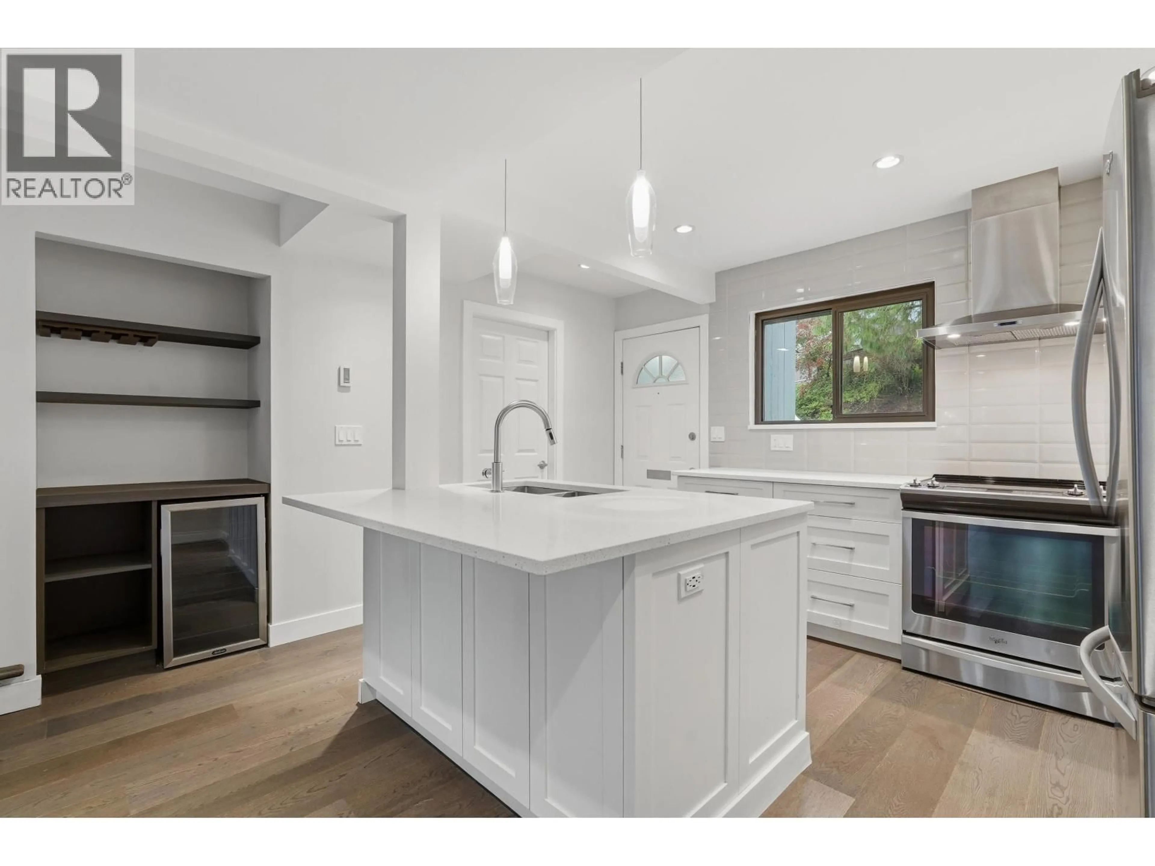Open concept kitchen, unknown for 932 BLACKSTOCK ROAD, Port Moody British Columbia V3H3S1