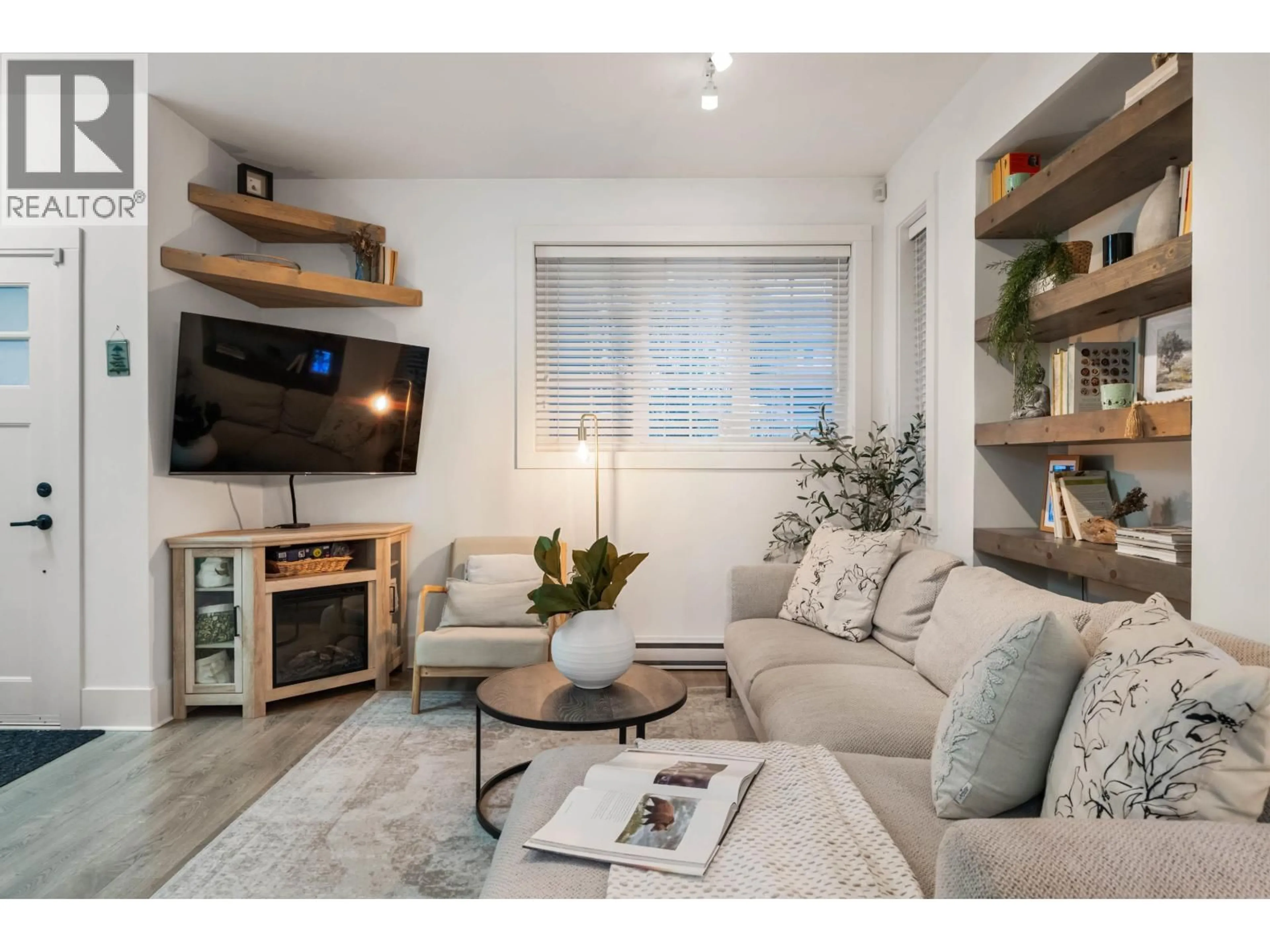 Living room with furniture, wood/laminate floor for 24 - 12161 237 STREET, Maple Ridge British Columbia V4R0E7