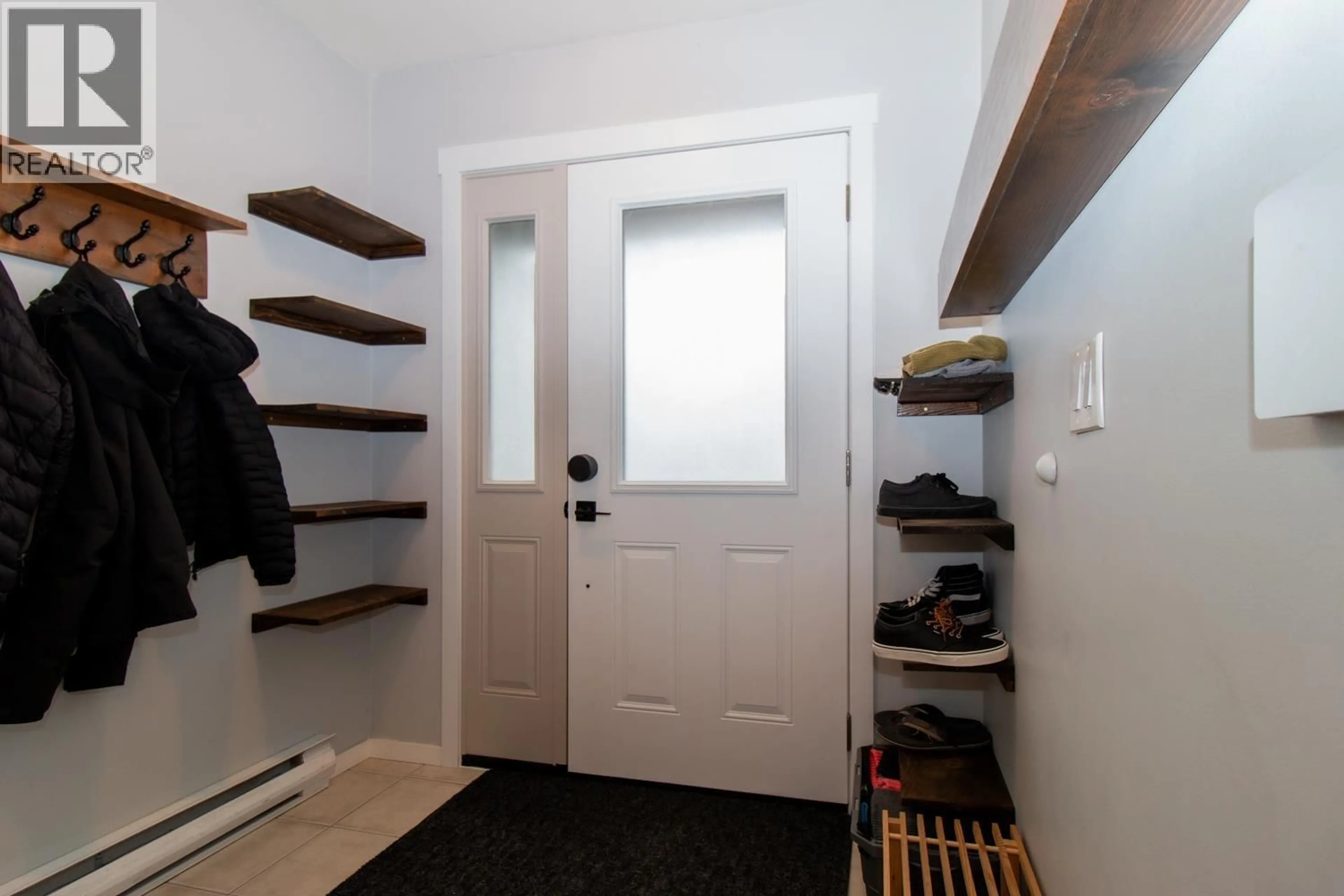 Indoor entryway for 65 - 40200 GOVERNMENT ROAD, Squamish British Columbia V8B0G6