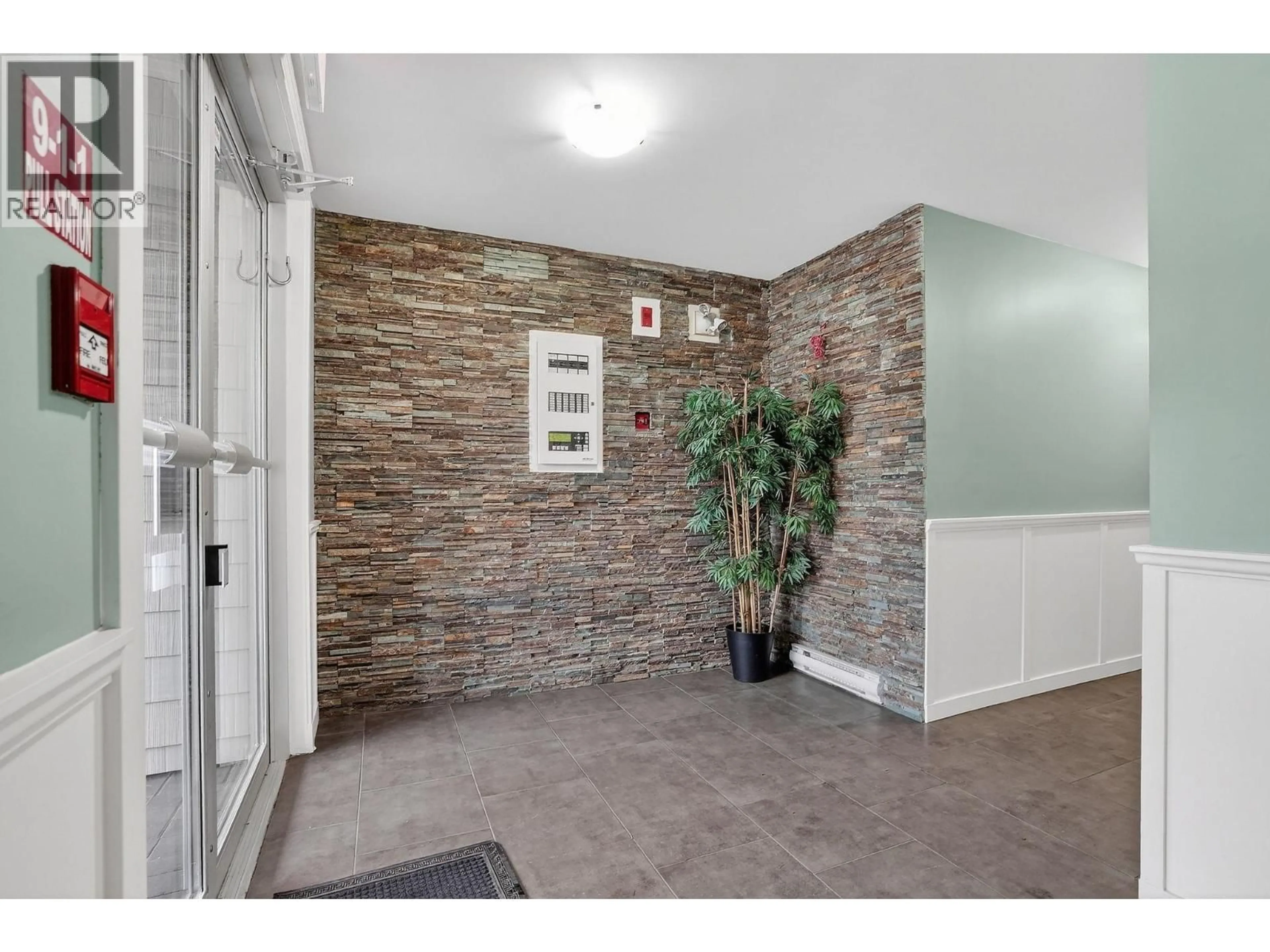 Indoor foyer for 404 - 22858 LOUGHEED HIGHWAY, Maple Ridge British Columbia V2X2V6