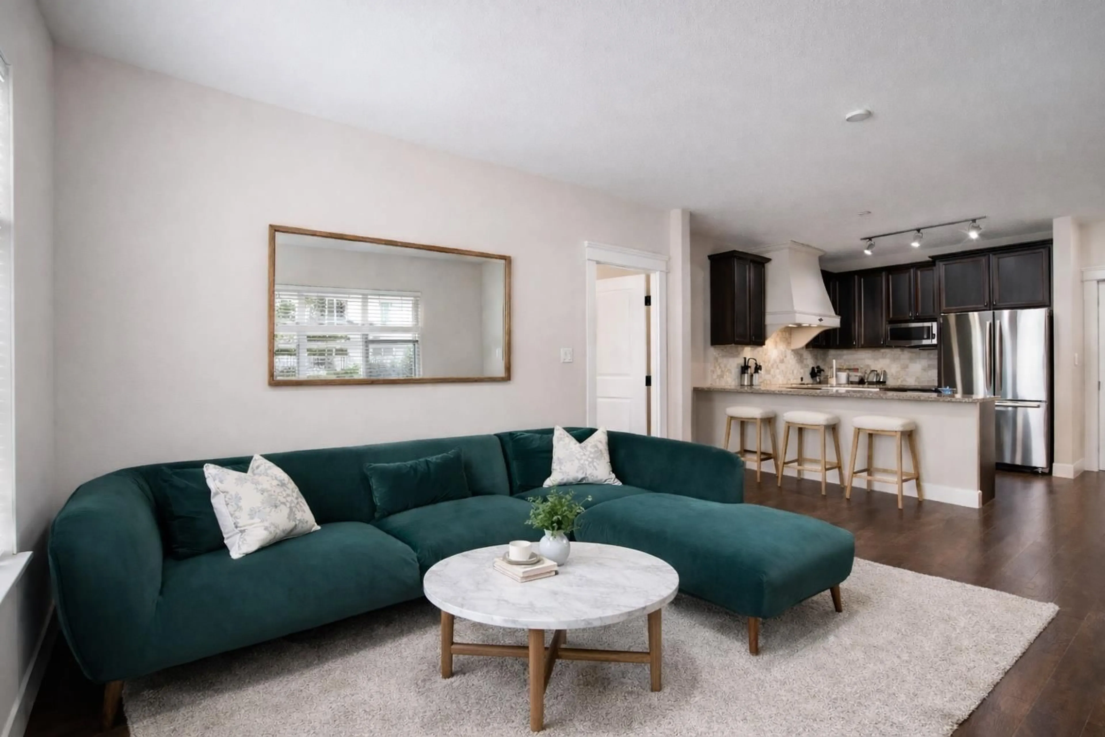 Living room with furniture, unknown for 203 - 19530 65 AVENUE, Surrey British Columbia V4N6M1