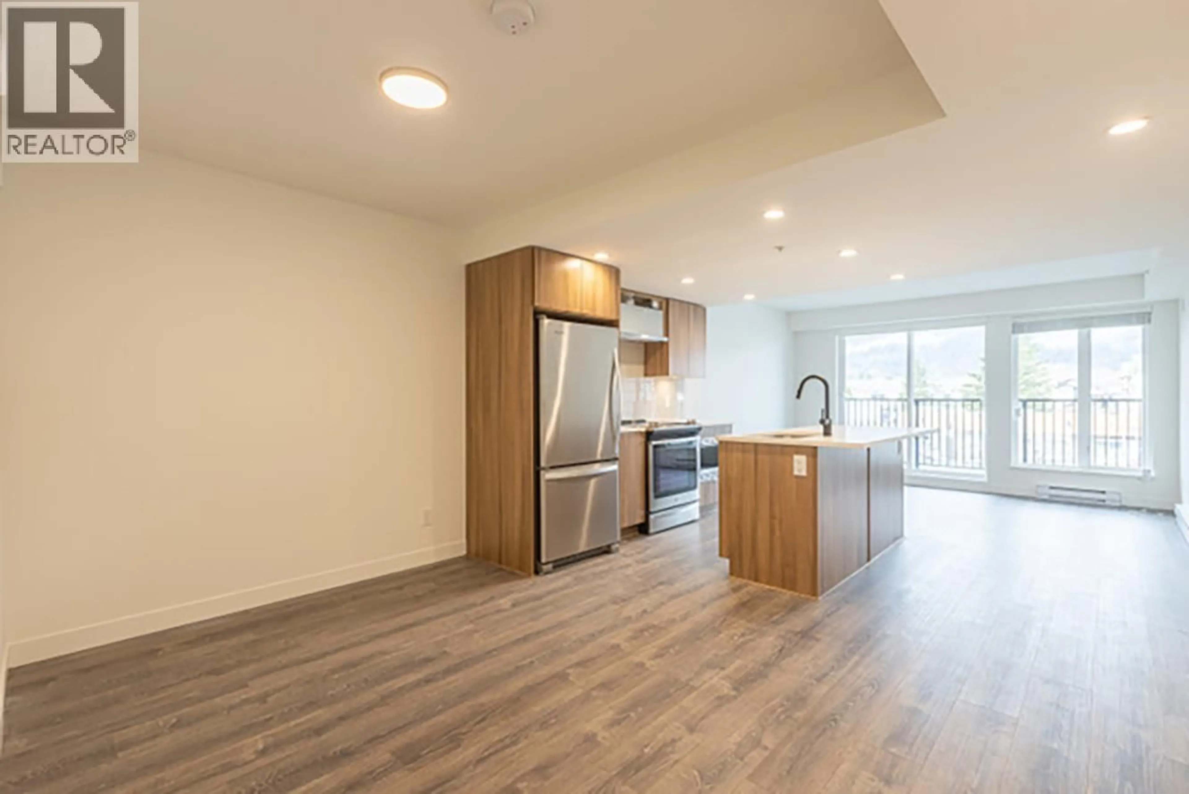 Open concept kitchen, wood/laminate floor for 207 - 1365 PEMBERTON AVENUE, Squamish British Columbia V8B1B7