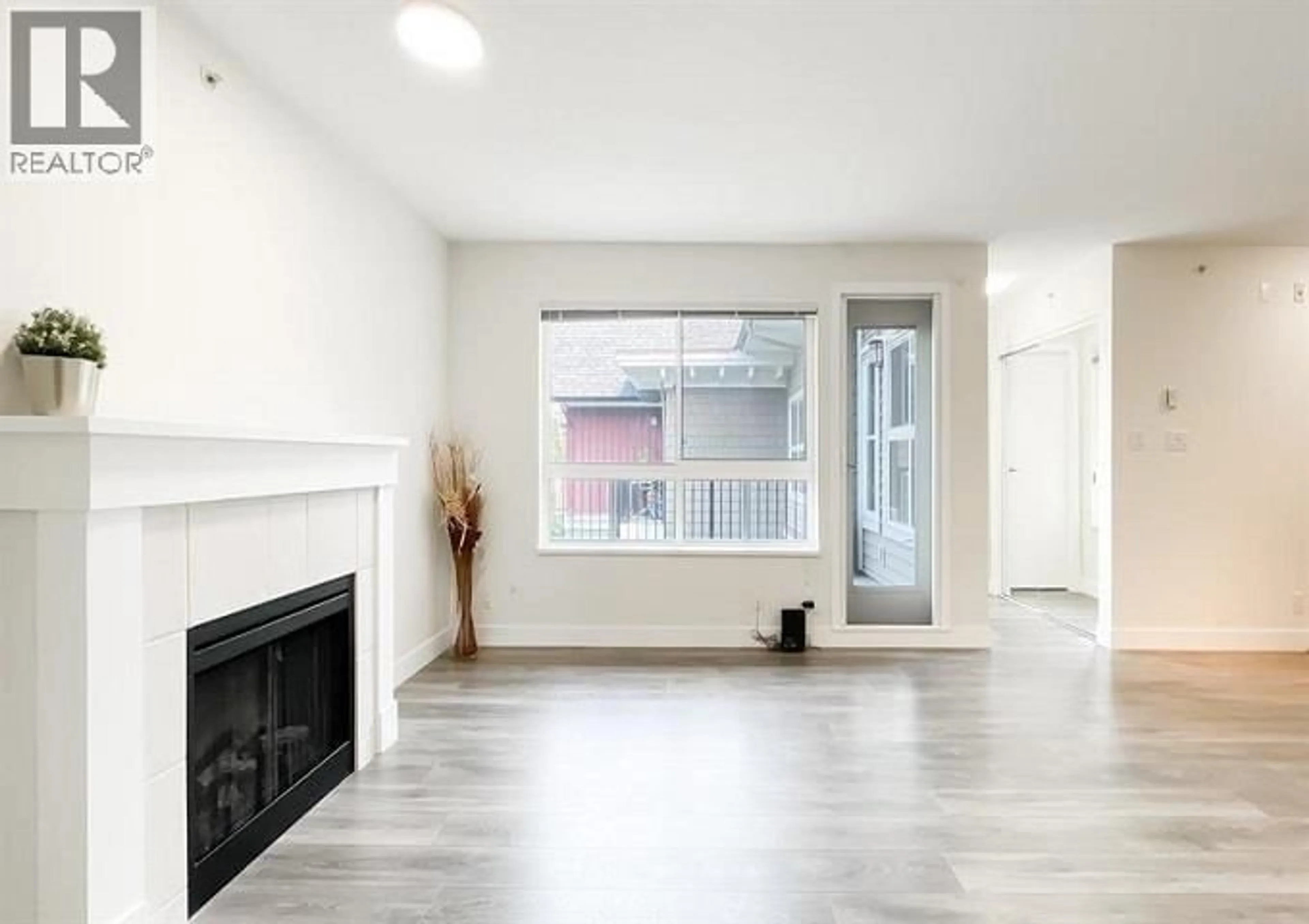 A pic of a room for 401 - 7088 MONT ROYAL SQUARE, Vancouver British Columbia V5S4X7