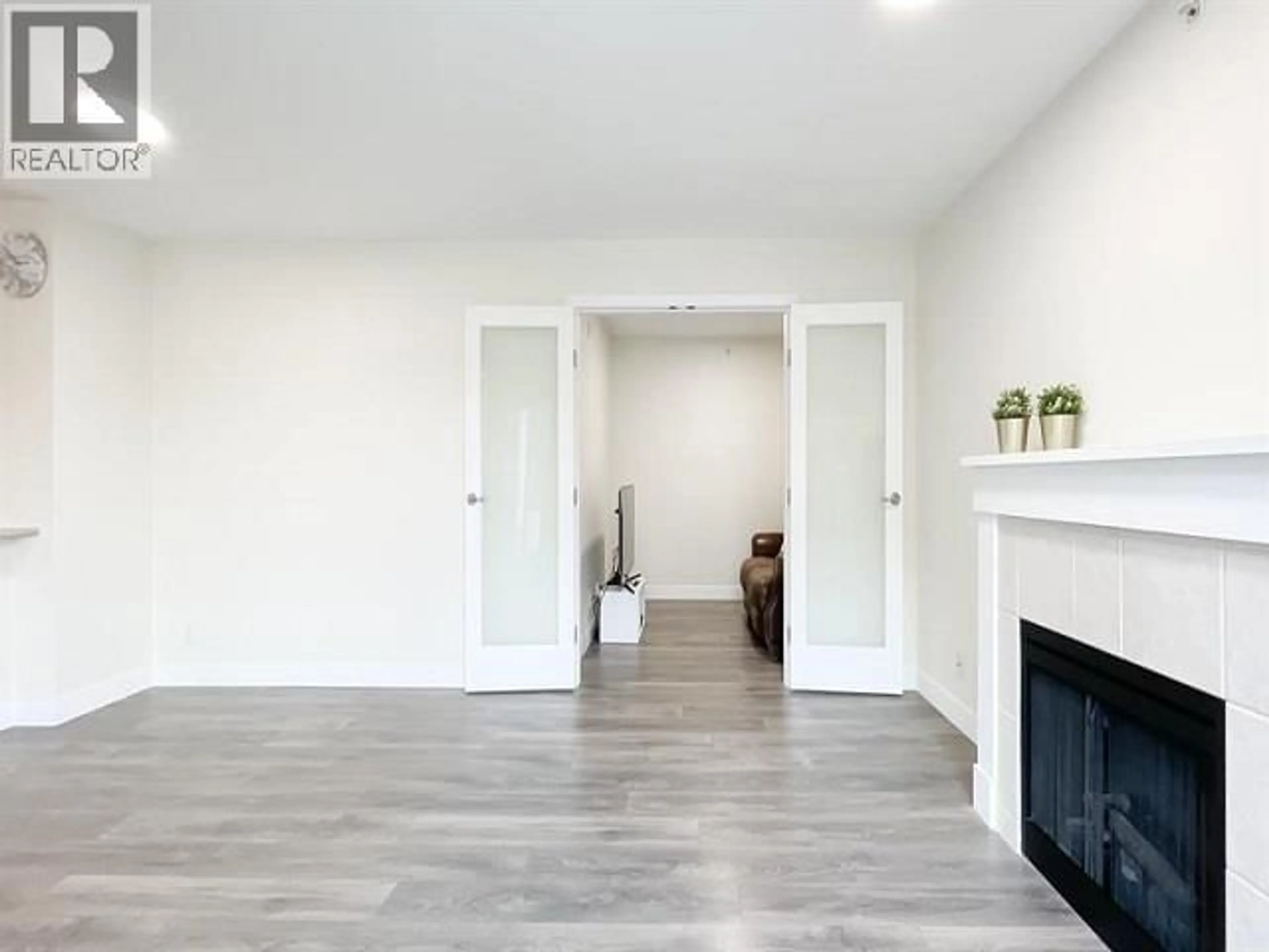 A pic of a room for 401 - 7088 MONT ROYAL SQUARE, Vancouver British Columbia V5S4X7