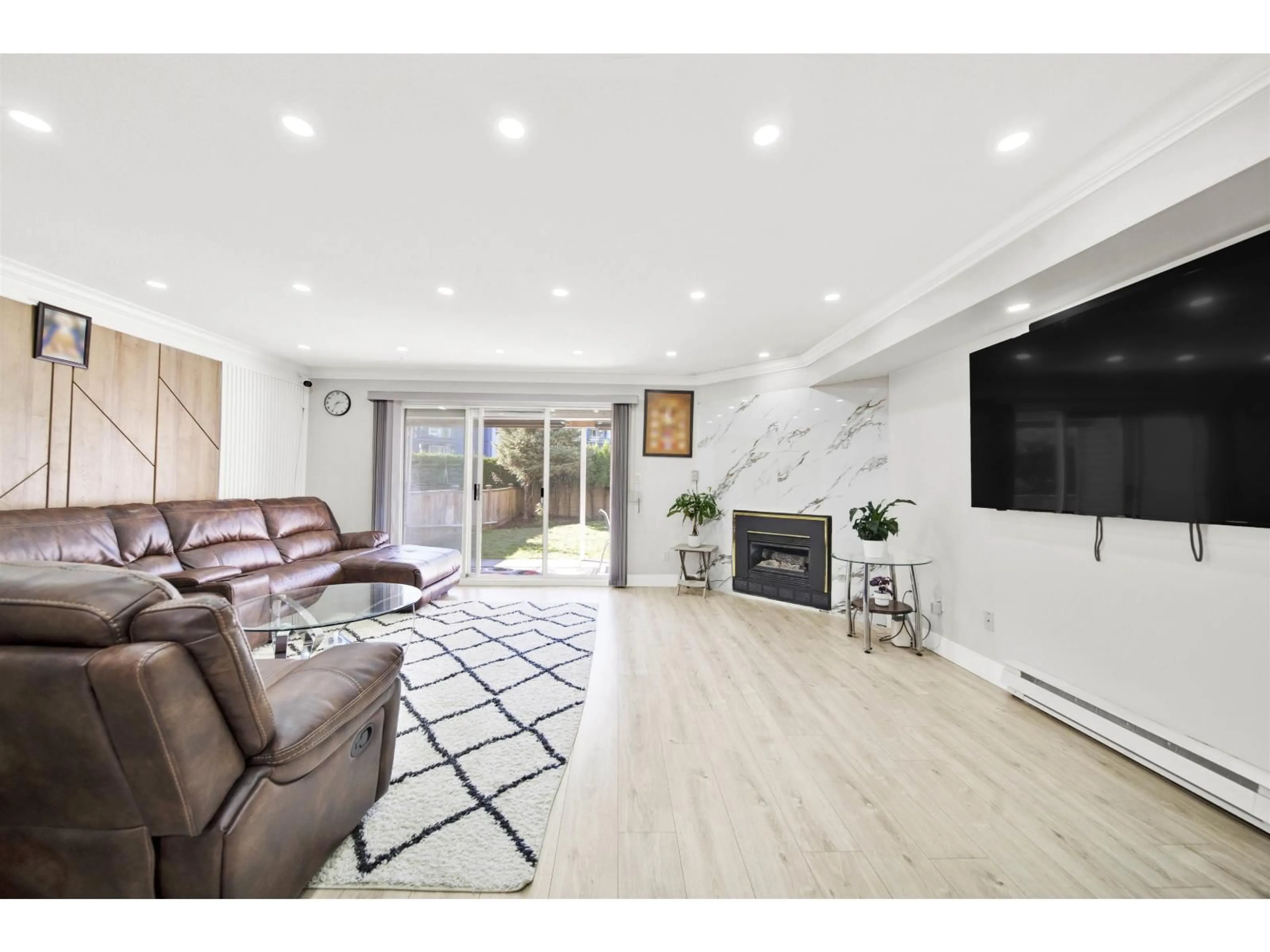 Living room with furniture, unknown for 2 - 7560 138 STREET, Surrey British Columbia V3W0A9