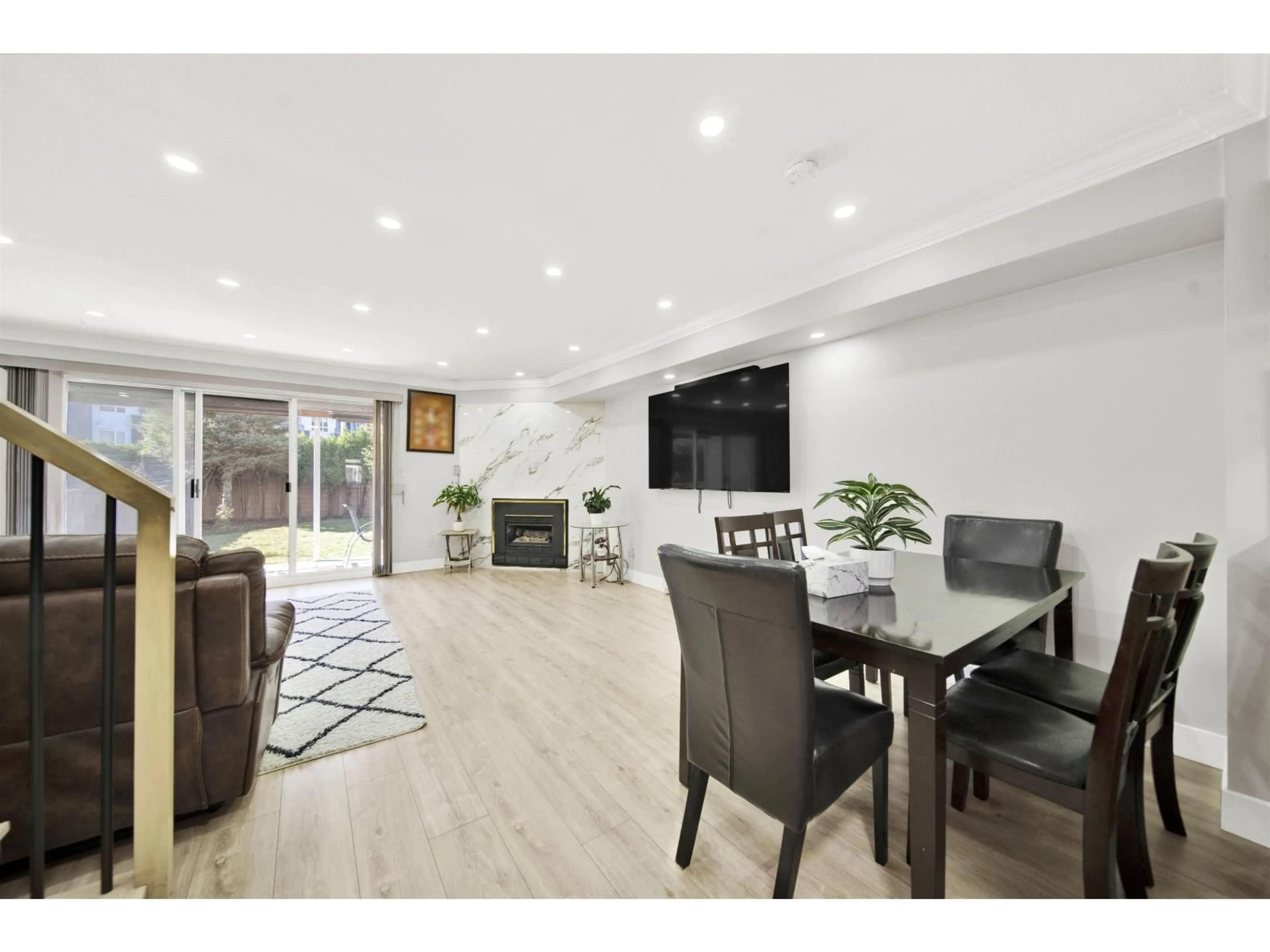 Unknown for 2 - 7560 138 STREET, Surrey British Columbia V3W0A9