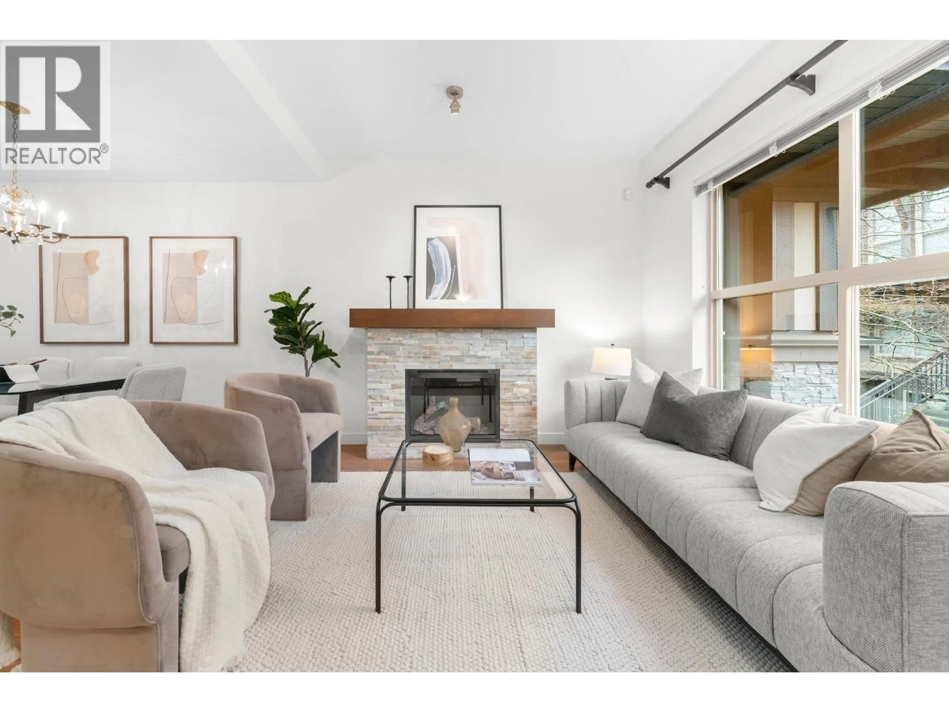 Living room with furniture, unknown for 4 - 307 15TH STREET, North Vancouver British Columbia V7L2R6