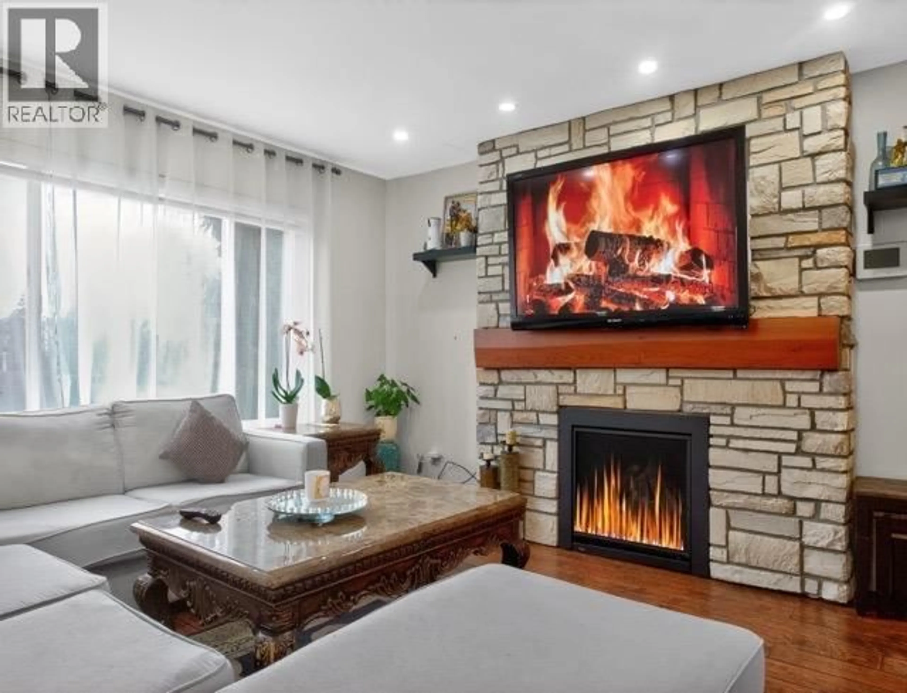 Living room with furniture, wood/laminate floor for 22905 113 AVENUE, Maple Ridge British Columbia V2X9S6