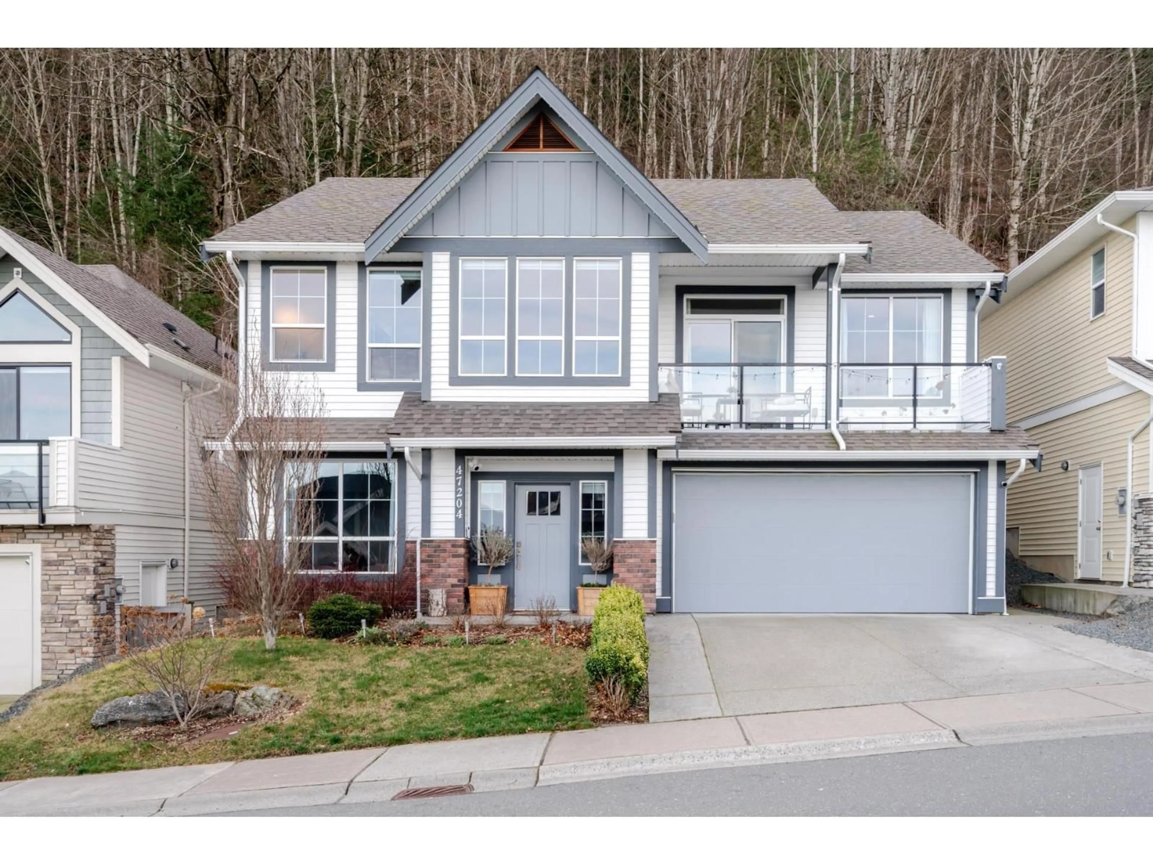 Home with vinyl exterior material, street for 47204 SYLVAN DRIVE, Chilliwack British Columbia V2R0R8