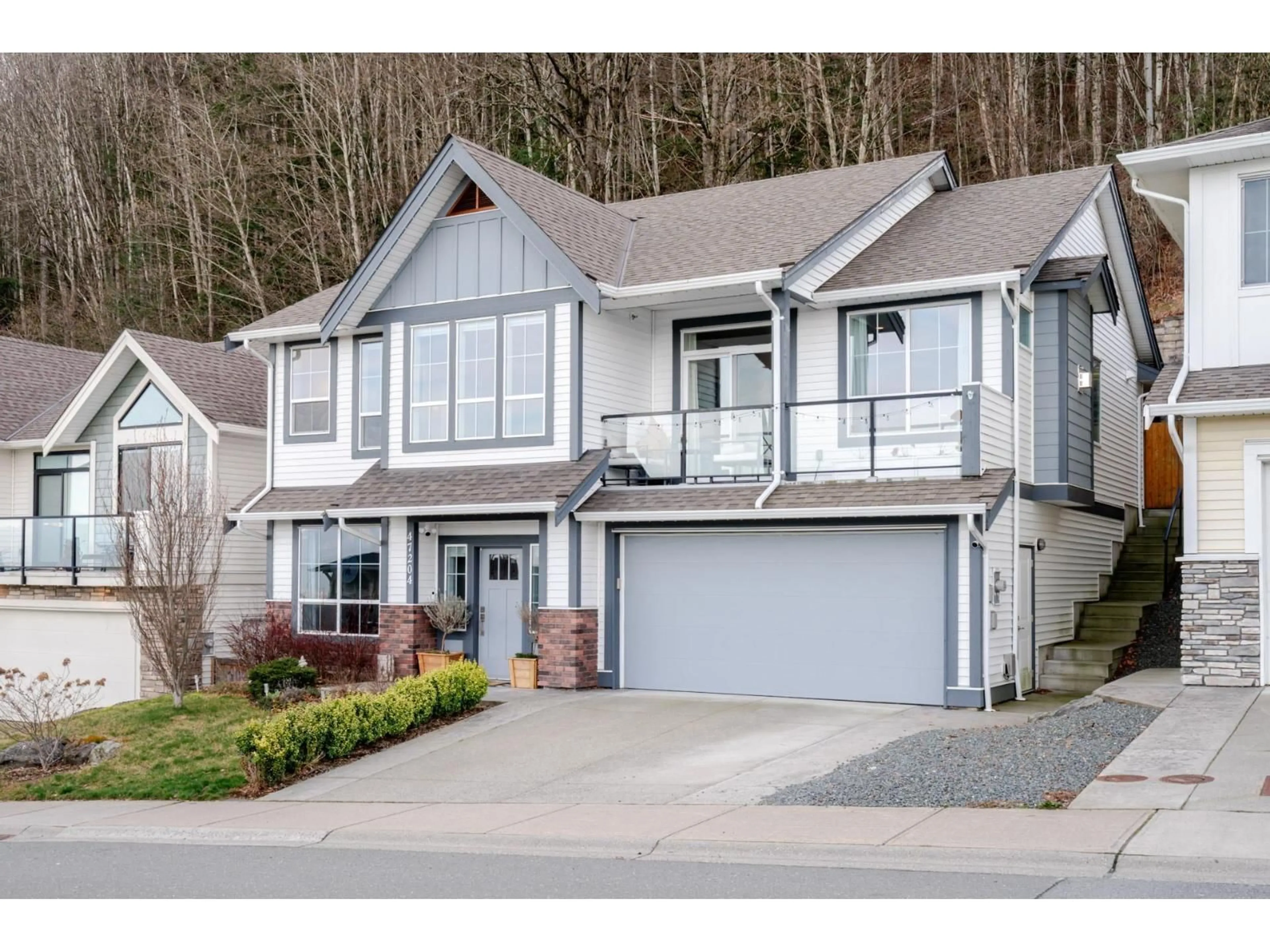 Home with vinyl exterior material, street for 47204 SYLVAN DRIVE, Chilliwack British Columbia V2R0R8