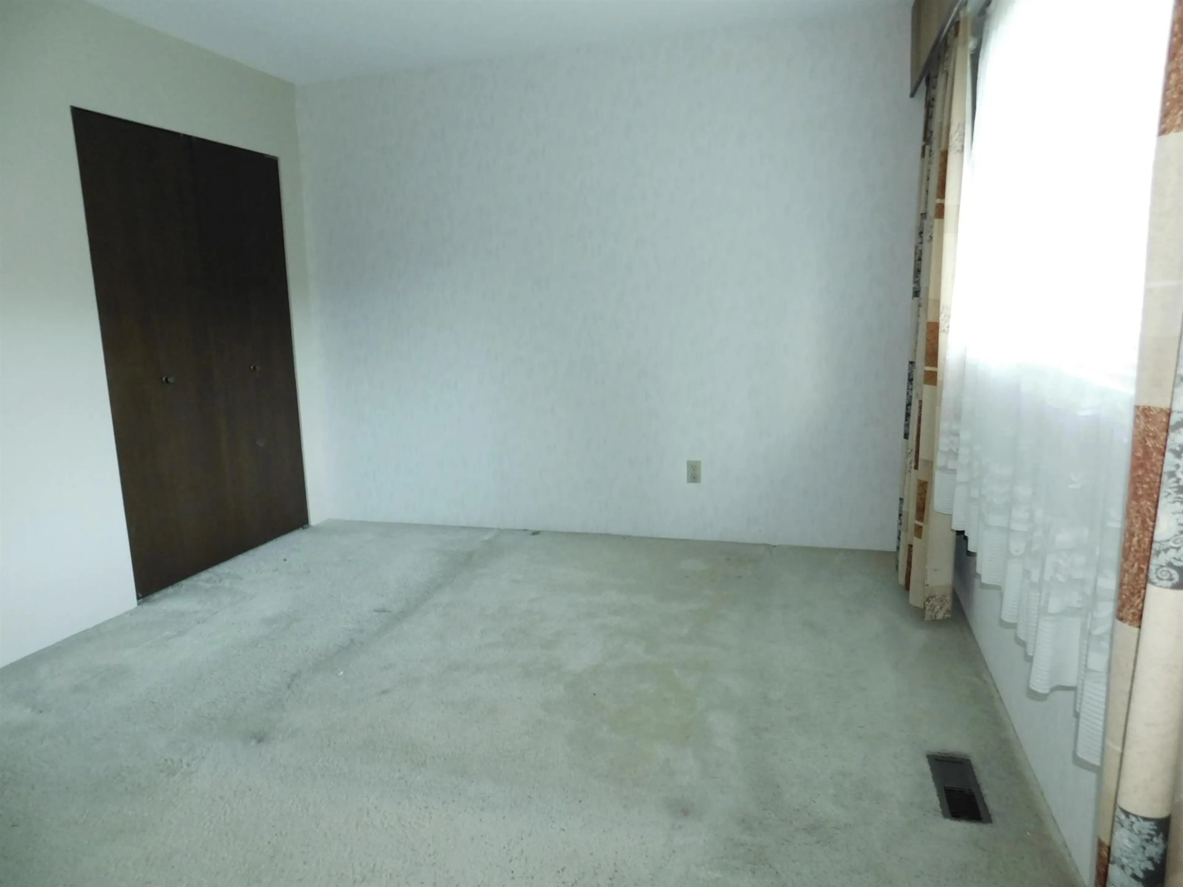 A pic of a room for 14758 HALSTEAD PLACE, Surrey British Columbia V3R6S5