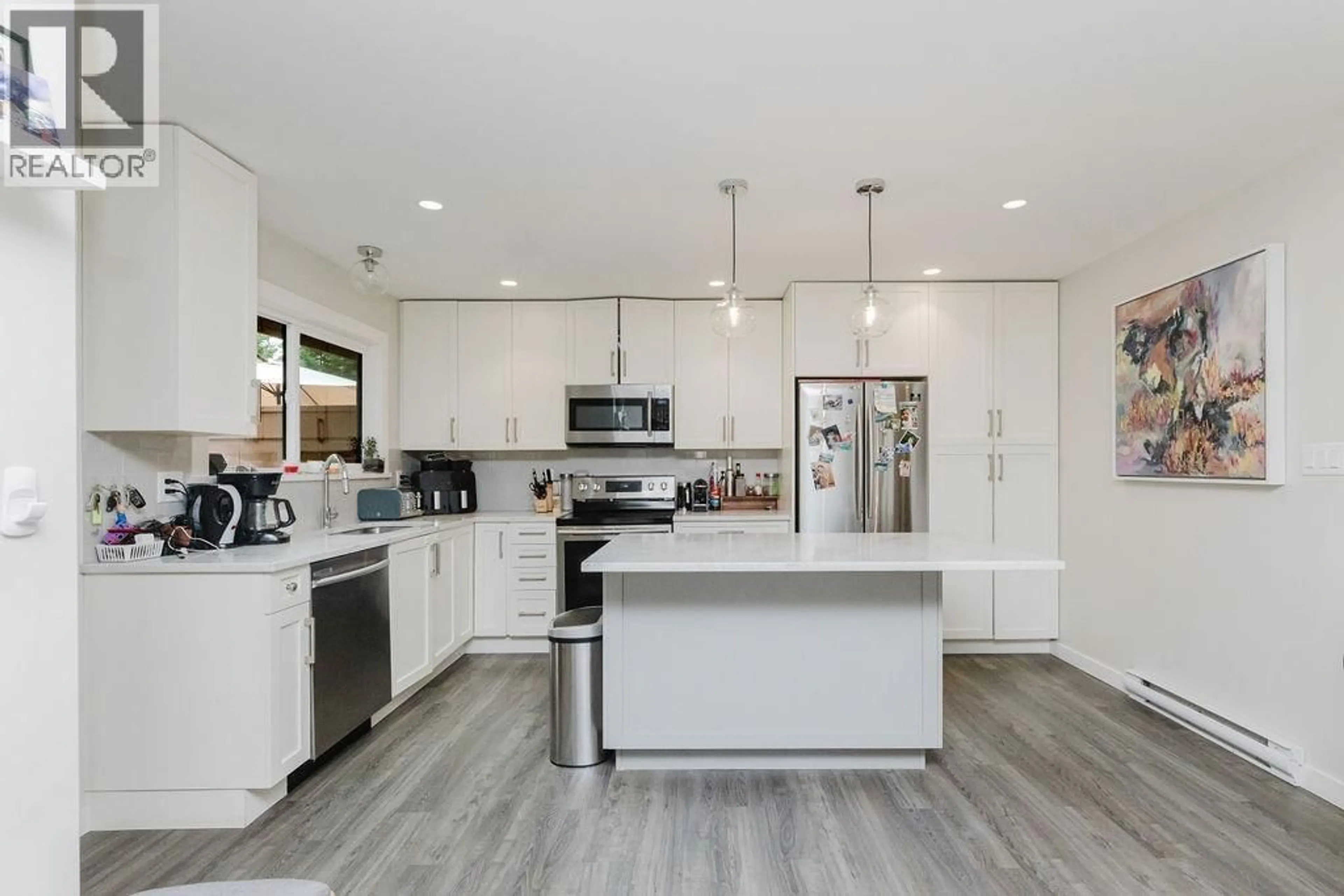 Open concept kitchen, unknown for 841 NORTH ROAD, Gibsons British Columbia V0N1V9