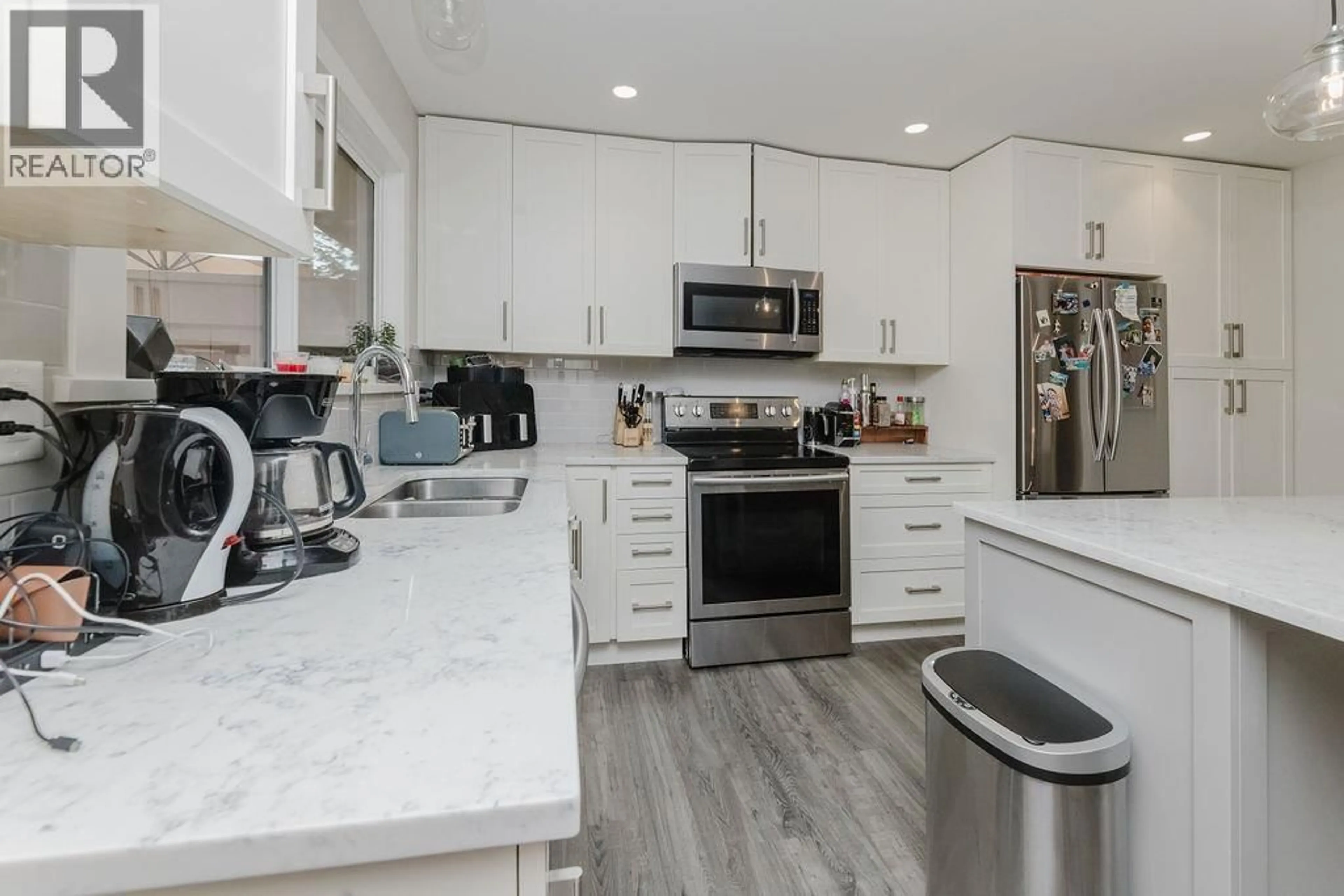 Open concept kitchen, unknown for 841 NORTH ROAD, Gibsons British Columbia V0N1V9