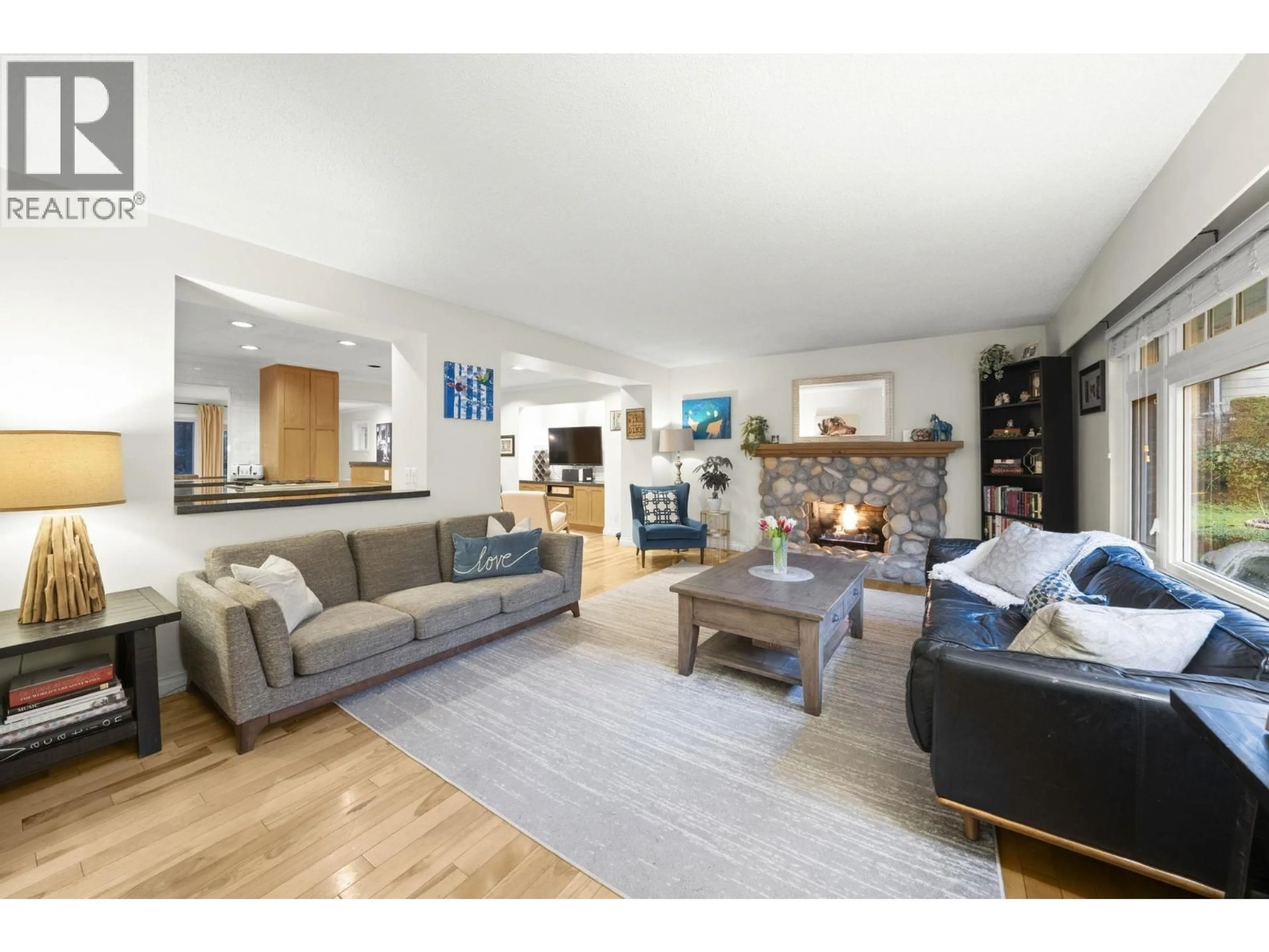 Living room with furniture, unknown for 2569 HYANNIS POINT, North Vancouver British Columbia V7H1R9