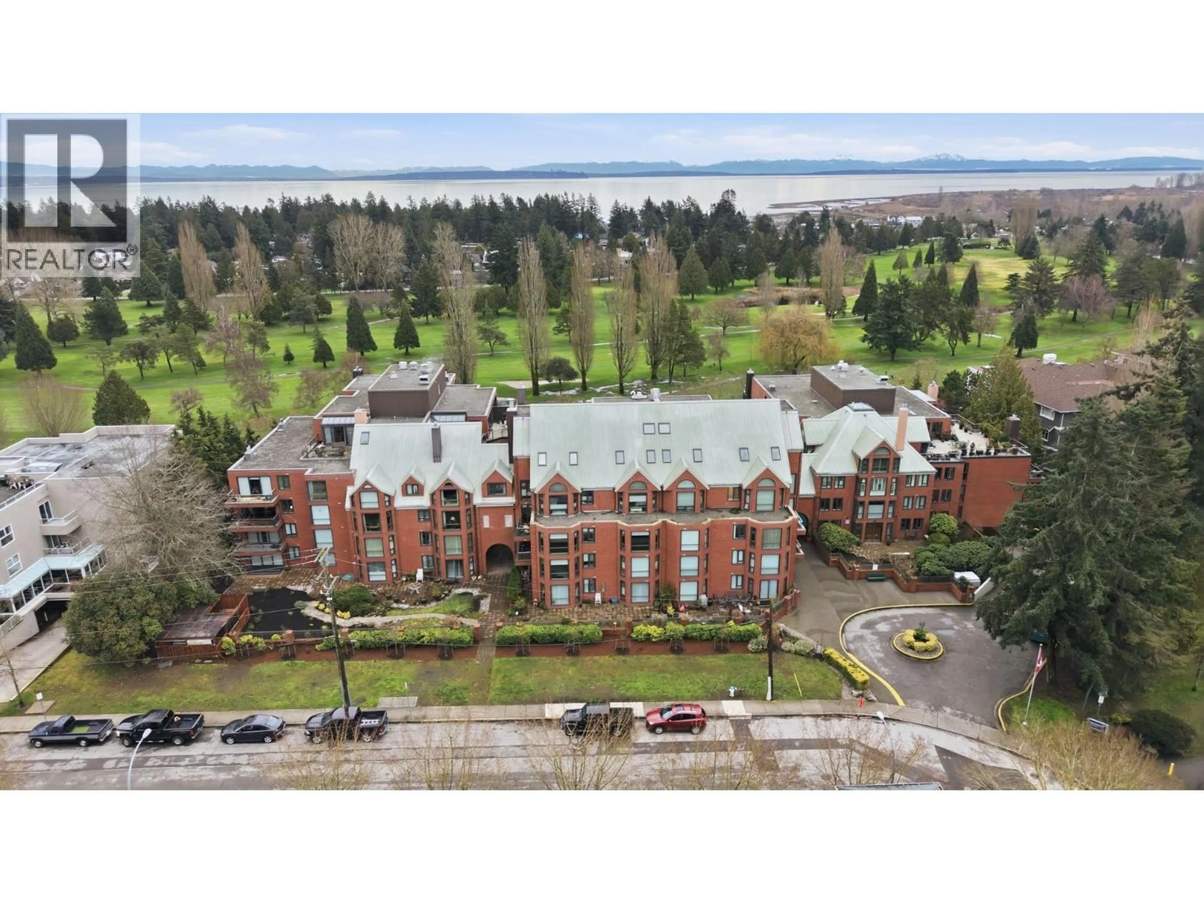 A pic from outside/outdoor area/front of a property/back of a property/a pic from drone, unknown for 304 - 1350 VIEW CRESCENT, Delta British Columbia V4L2K3