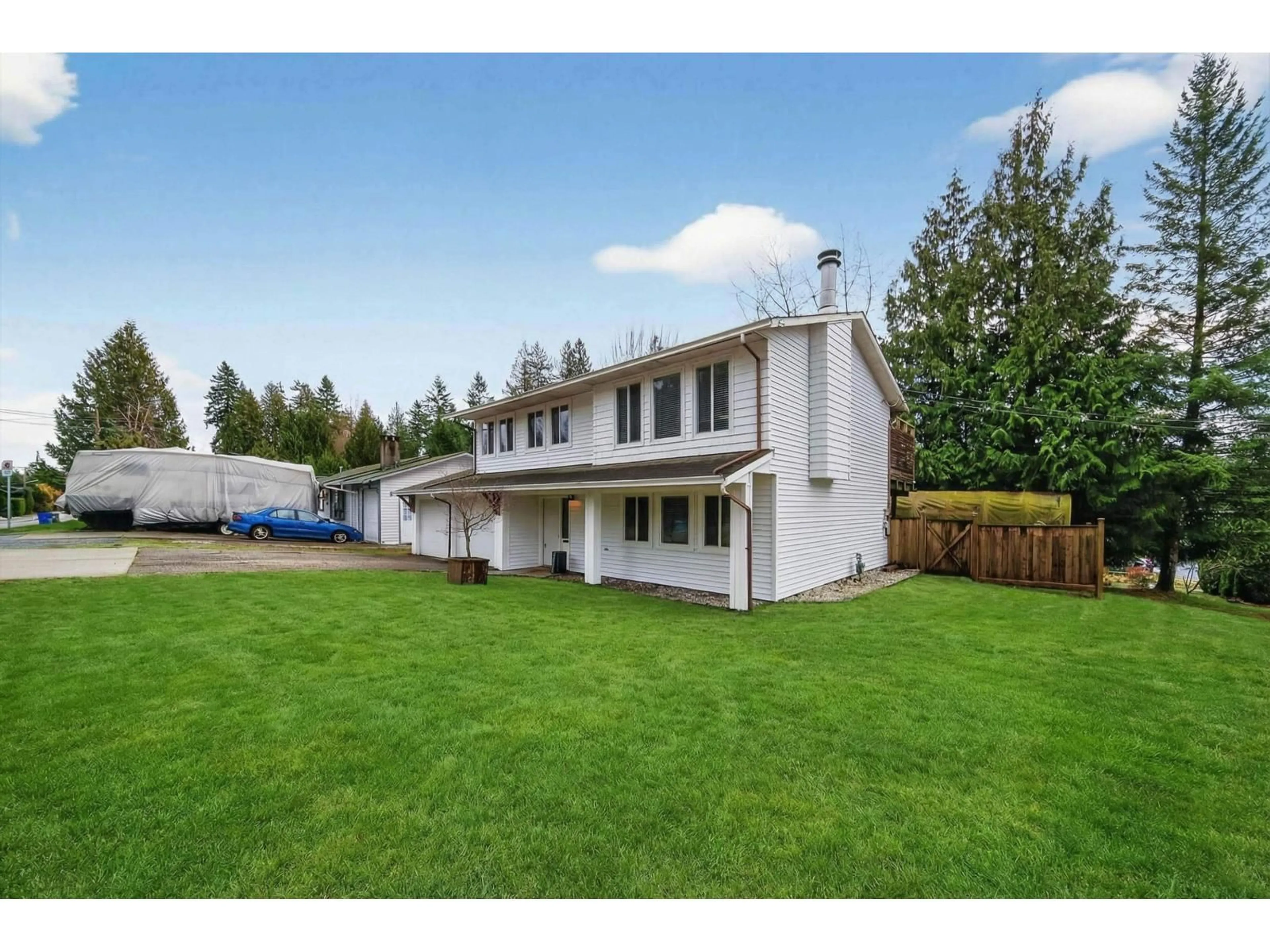 A pic from outside/outdoor area/front of a property/back of a property/a pic from drone, unknown for 32534 14 AVENUE, Mission British Columbia V2V2N9