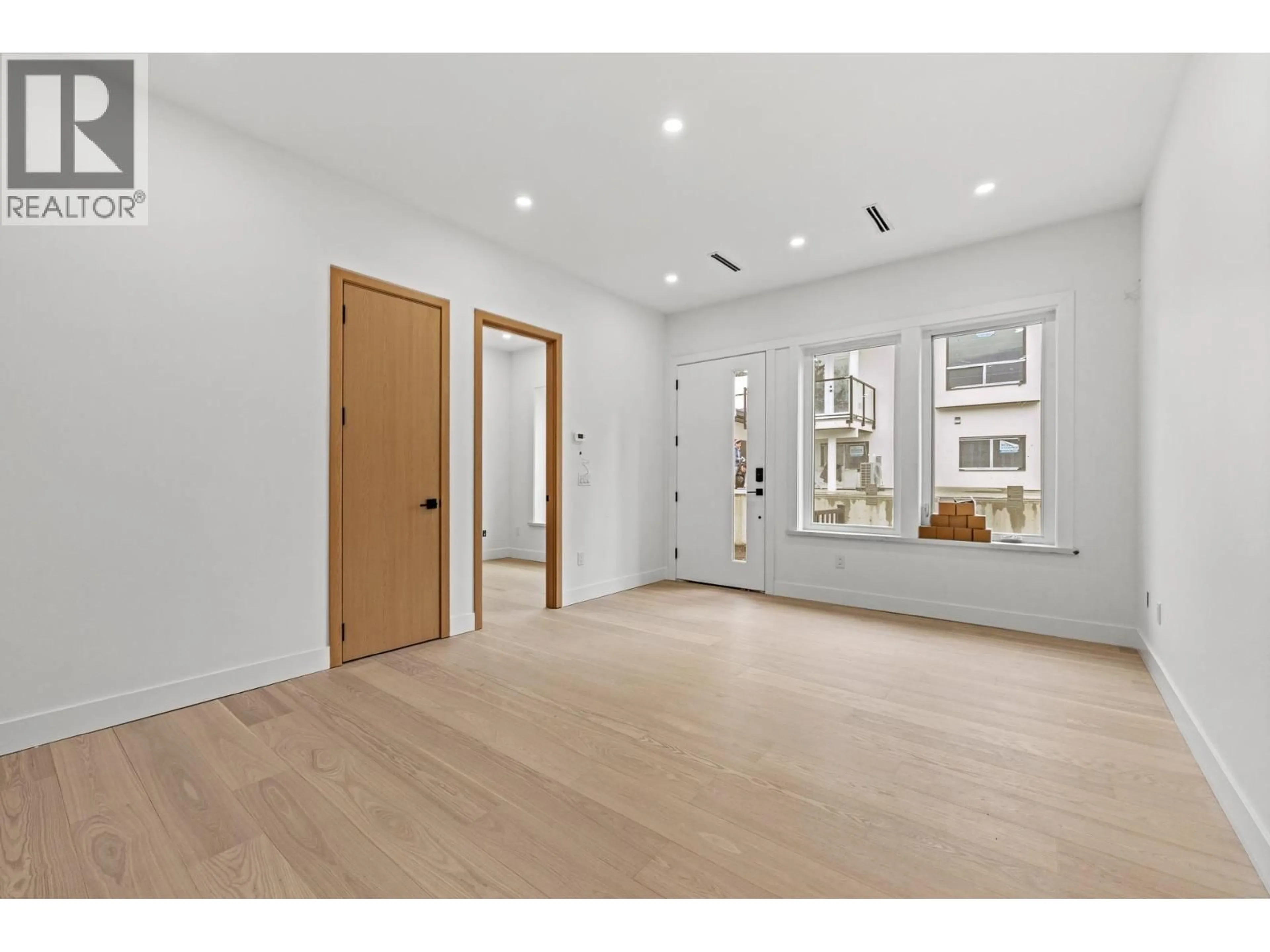 A pic of a room for 3 - 5091 BUXTON STREET, Burnaby British Columbia V5H1J7