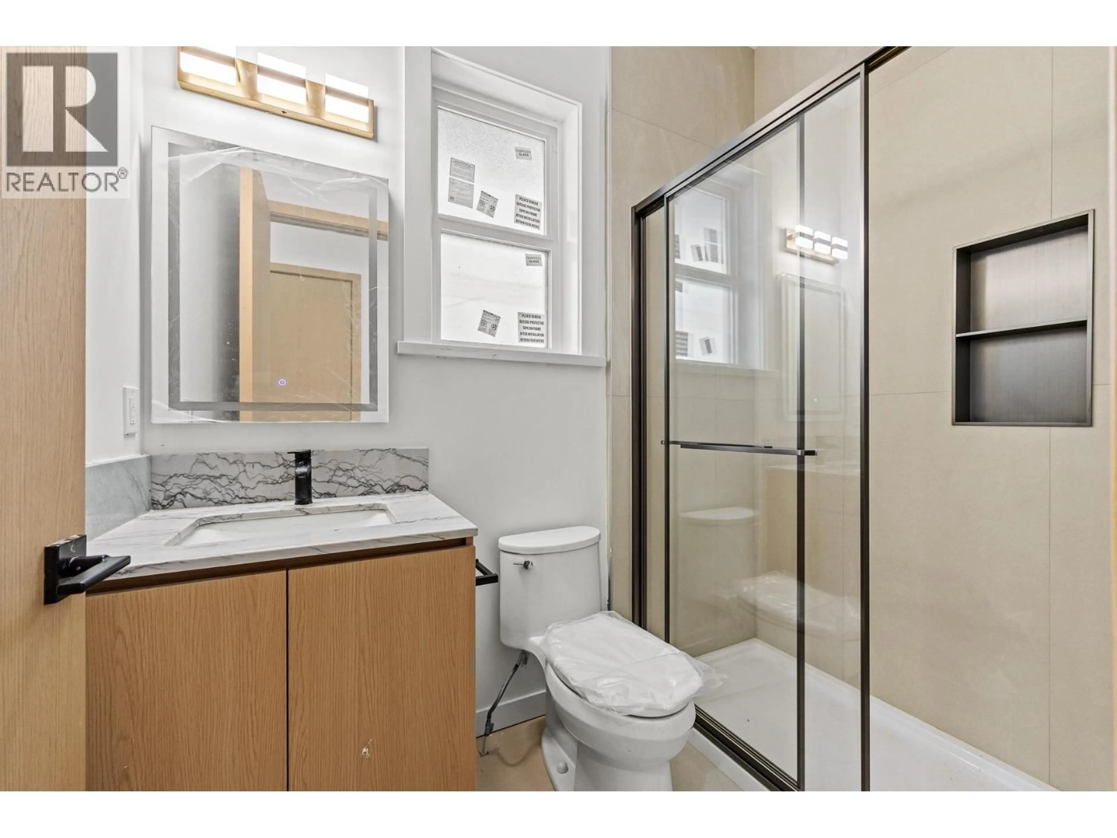 Standard bathroom, ceramic/tile floor for 3 - 5091 BUXTON STREET, Burnaby British Columbia V5H1J7