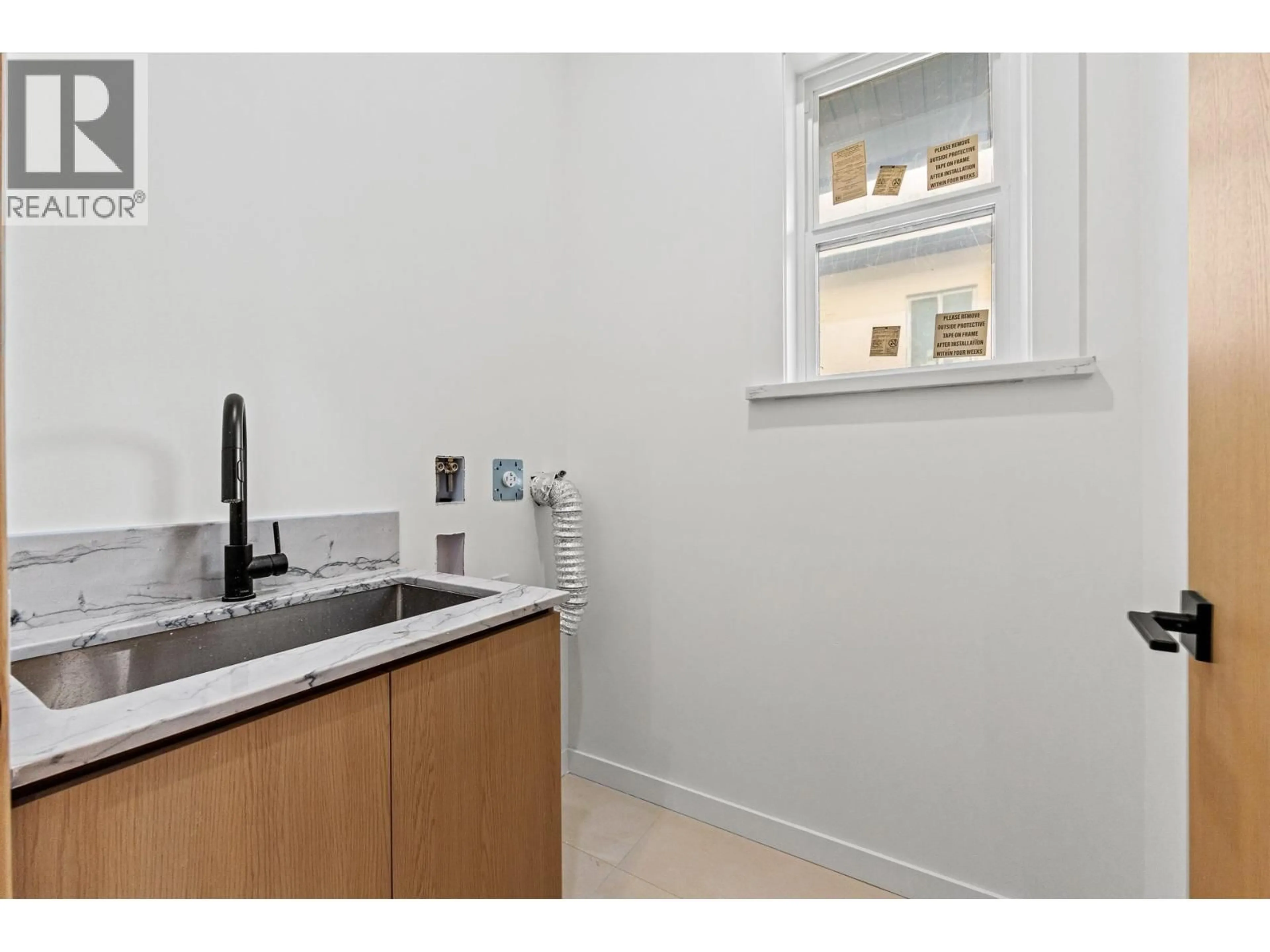 Unknown for 3 - 5091 BUXTON STREET, Burnaby British Columbia V5H1J7