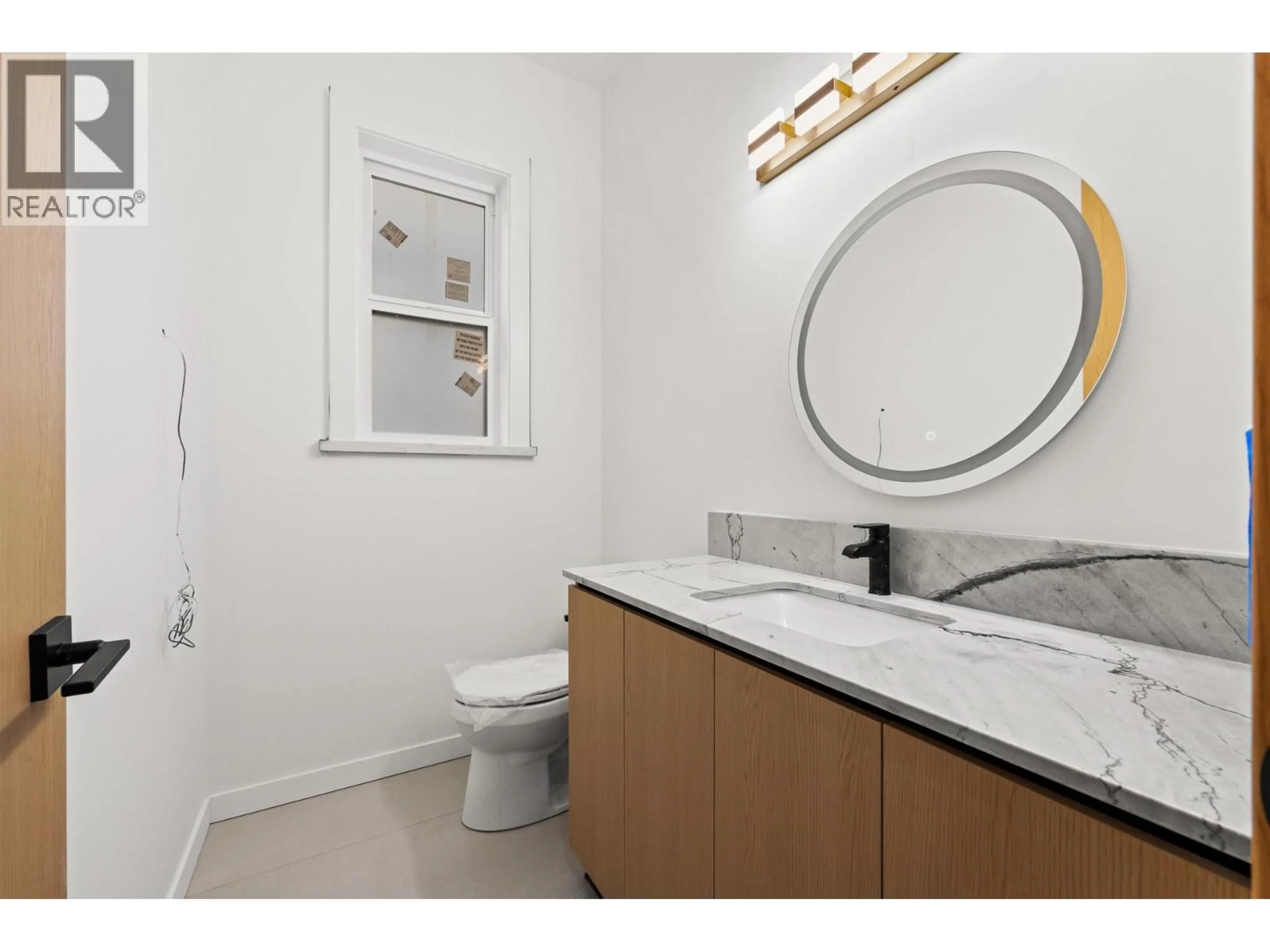 Standard bathroom, unknown for 3 - 5115 BUXTON STREET, Burnaby British Columbia V5H1J7