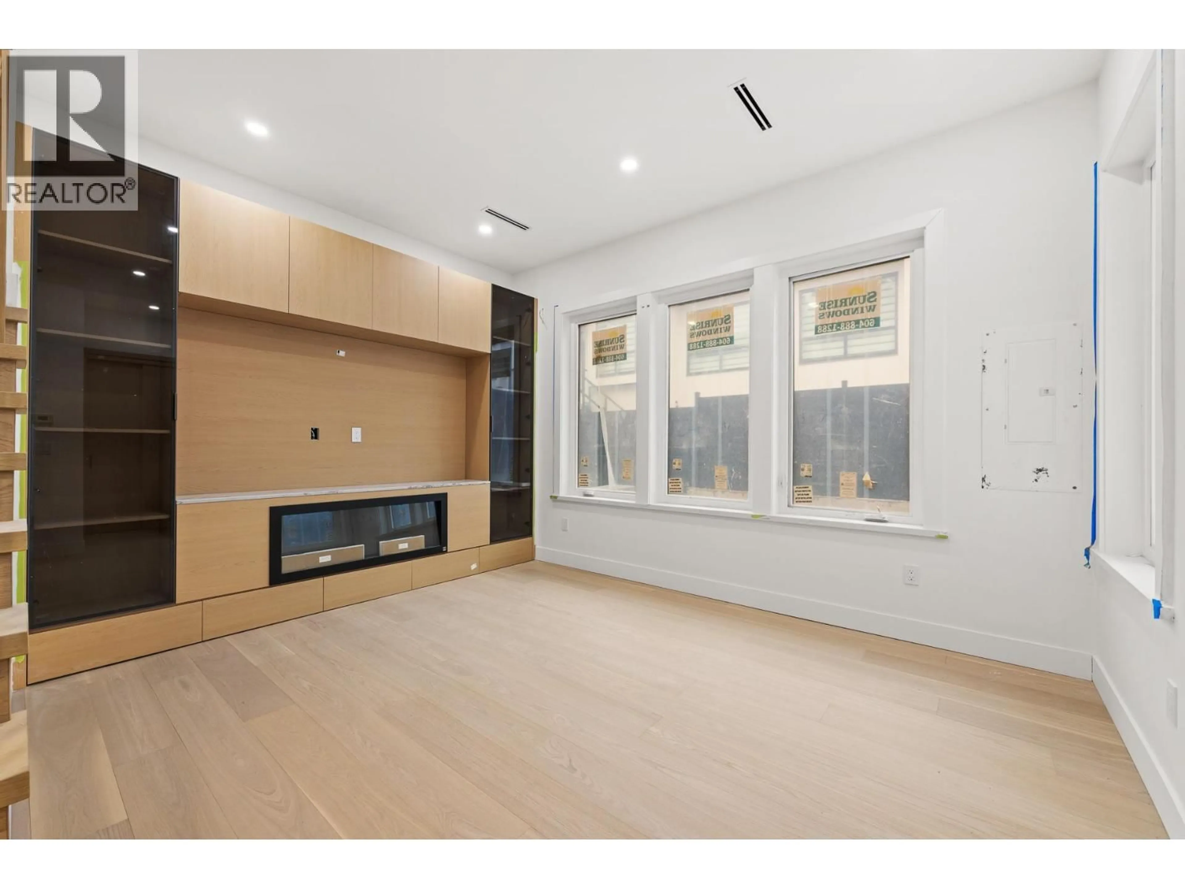 Unknown for 4 - 5115 BUXTON STREET, Burnaby British Columbia V5H1J7