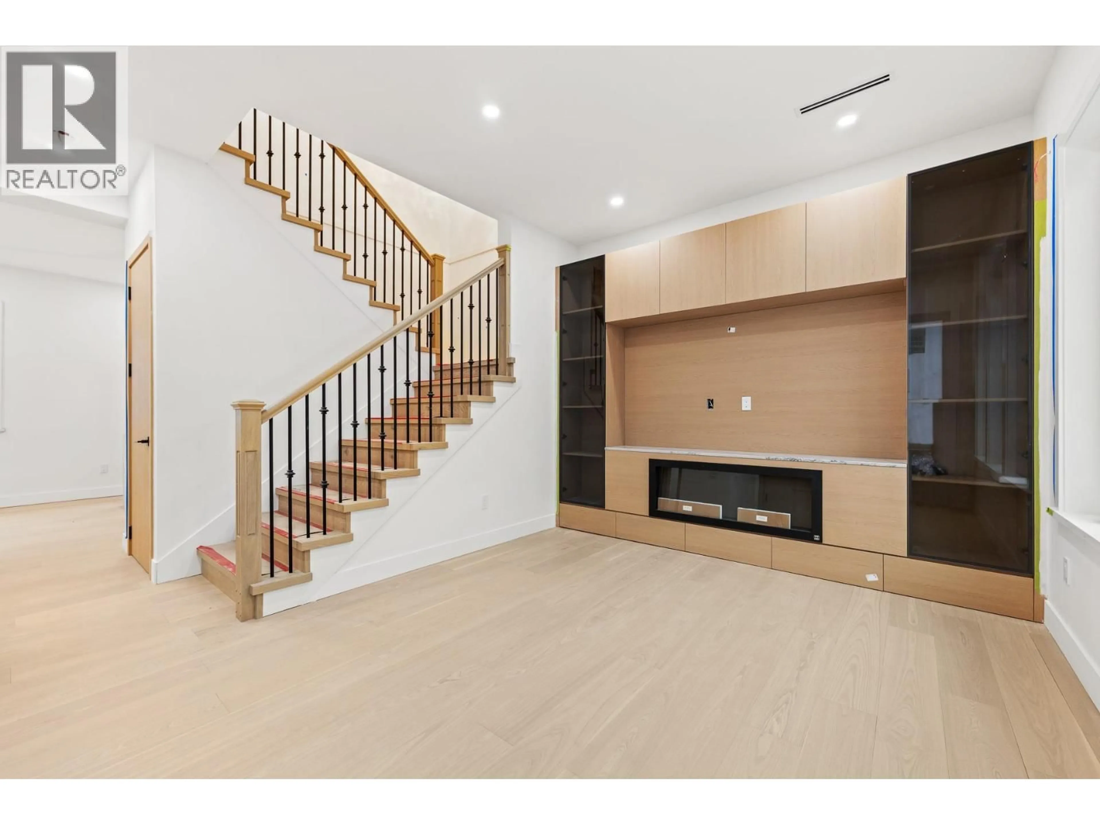 Unknown for 4 - 5115 BUXTON STREET, Burnaby British Columbia V5H1J7