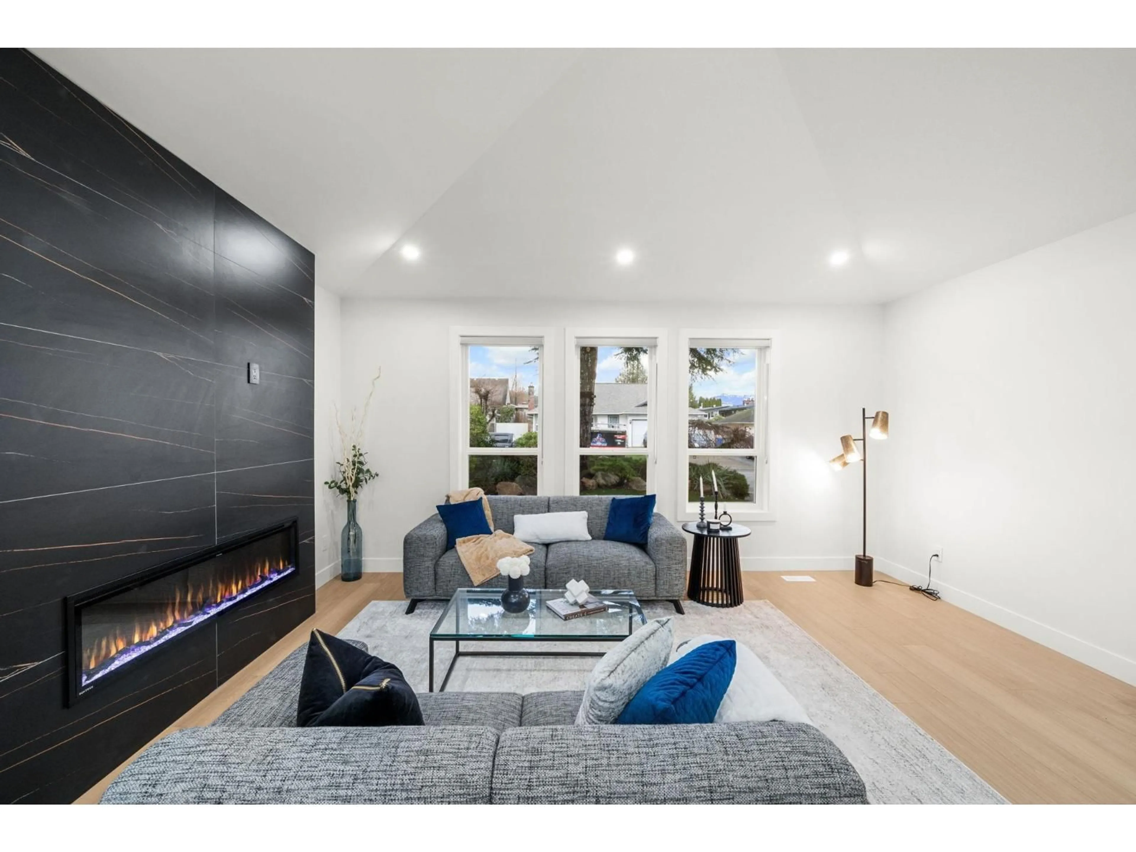 Living room with furniture, unknown for 2451 GROSVENOR PLACE, Abbotsford British Columbia V2S6R5