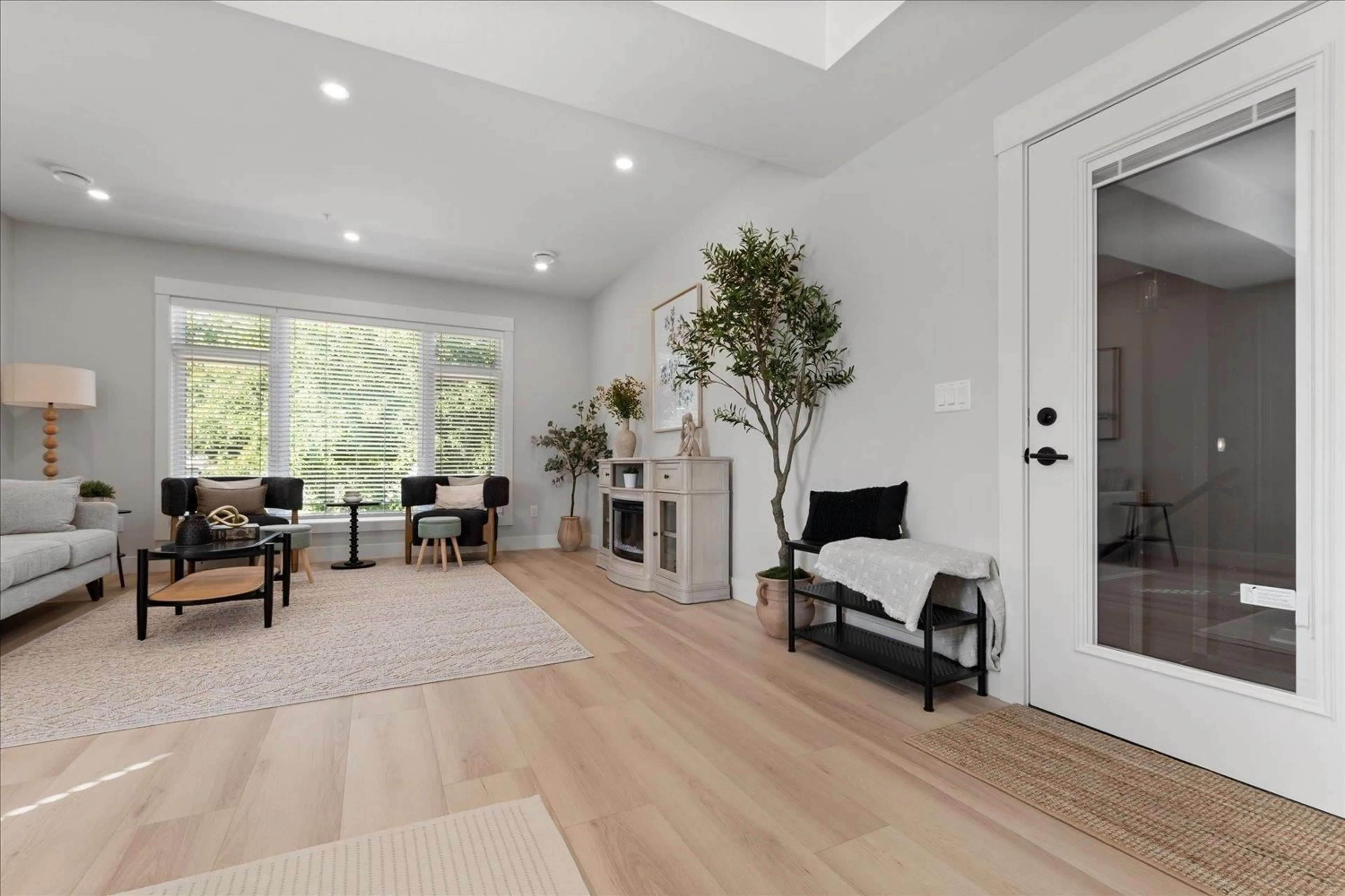 Unknown for 4 - 46106 RIVERSIDE DRIVE, Chilliwack British Columbia V2P3K9