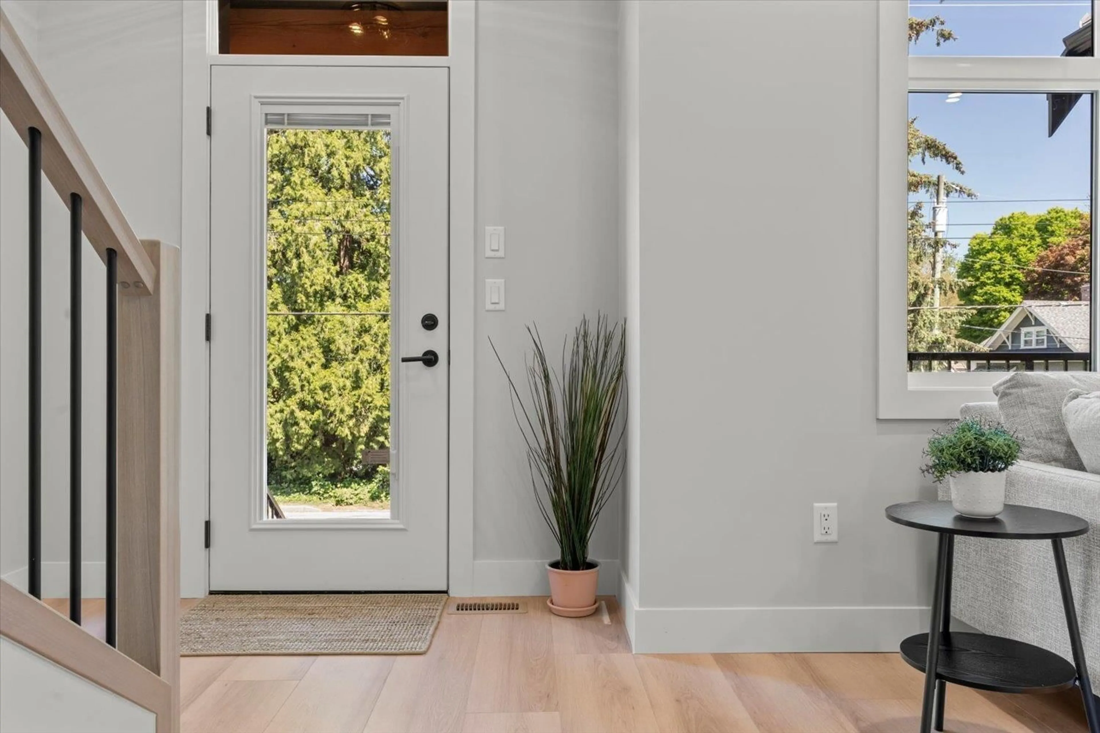 Indoor entryway for 2 - 46106 RIVERSIDE DRIVE, Chilliwack British Columbia V2P3K9