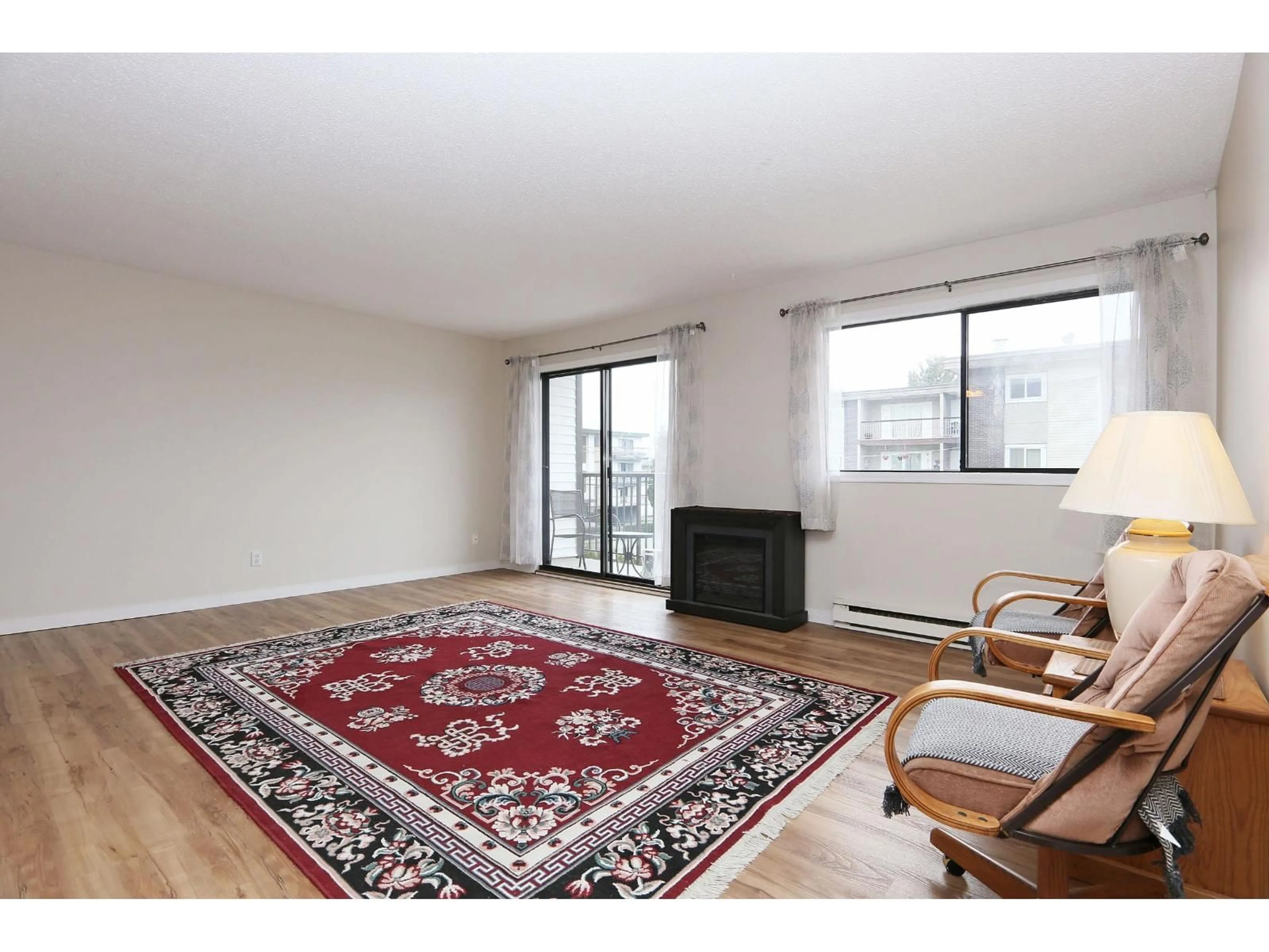 Living room with furniture, unknown for 201 - 9417 NOWELL STREET, Chilliwack British Columbia V2P7M4