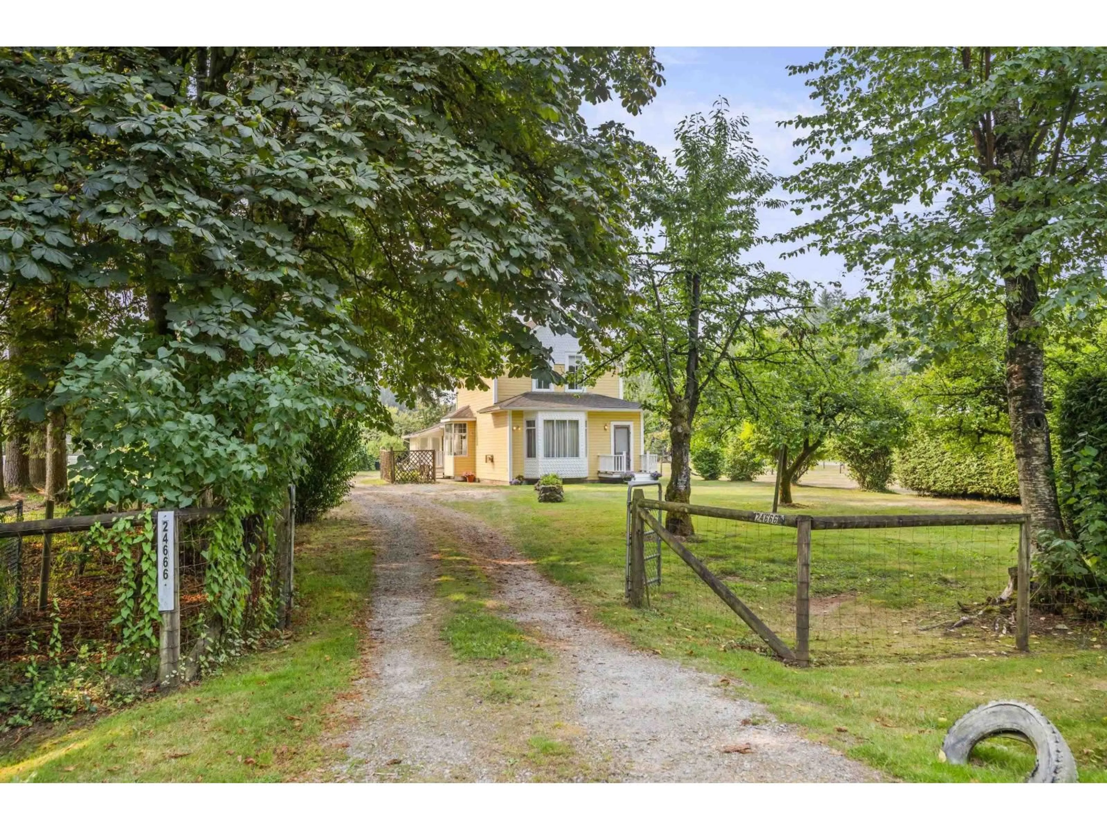 A pic from outside/outdoor area/front of a property/back of a property/a pic from drone, street for 24666 50 AVENUE, Langley British Columbia V2Z1E7