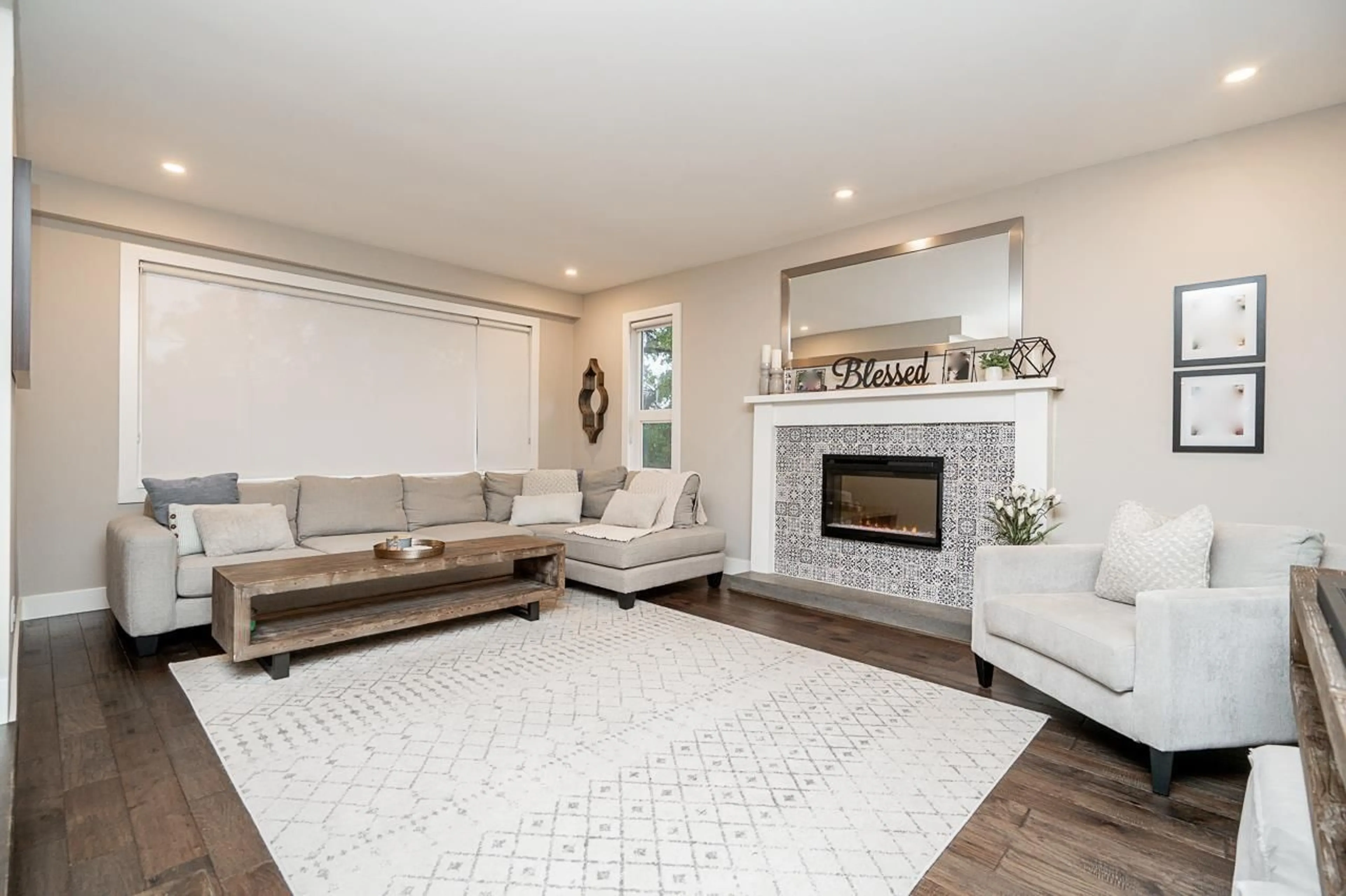 Living room with furniture, unknown for 8024 WILTHSHIRE BOULEVARD, Delta British Columbia V4C4B6