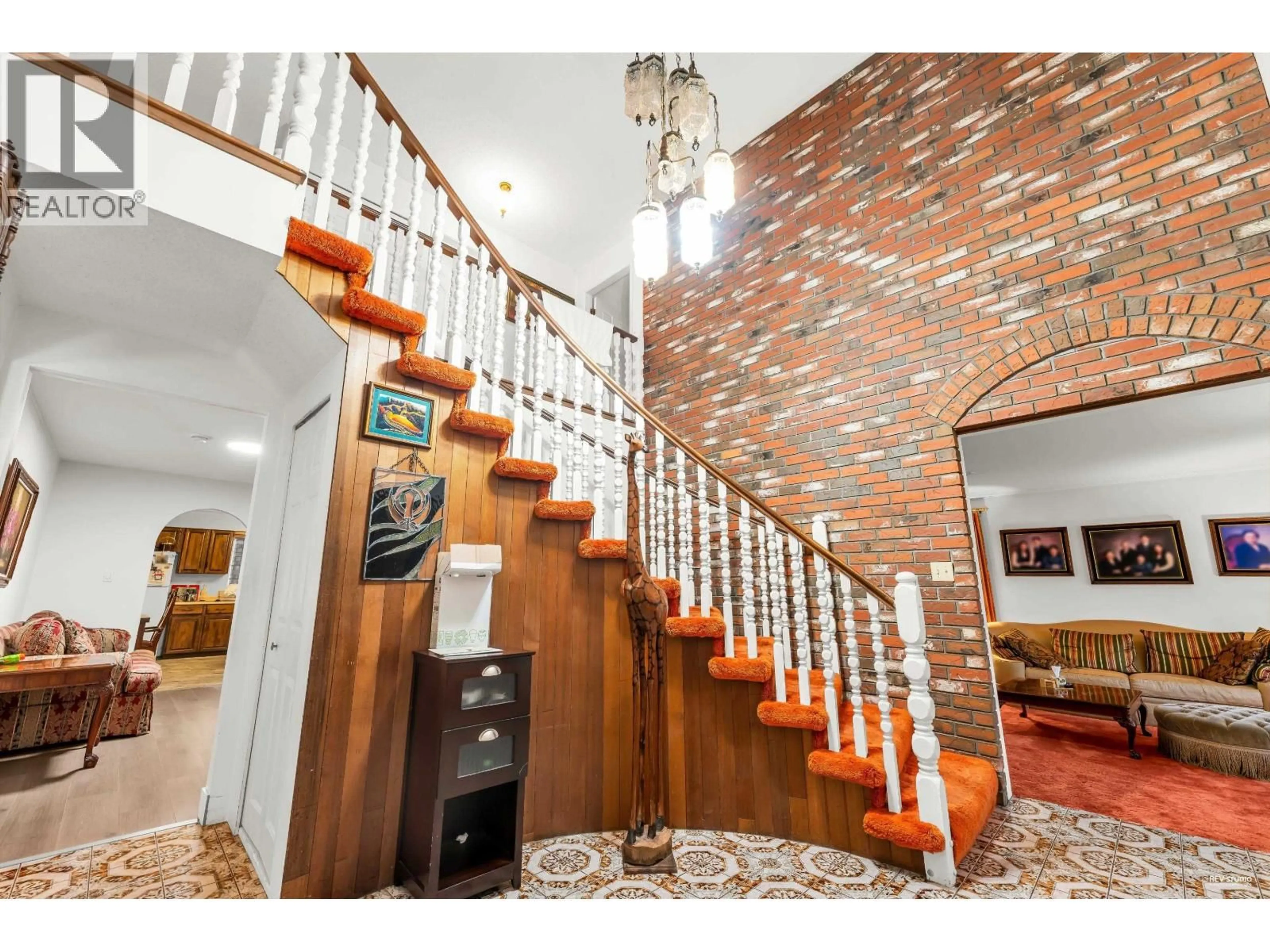 Indoor foyer for 4240 SHACKLETON GATE, Richmond British Columbia V7C4X1