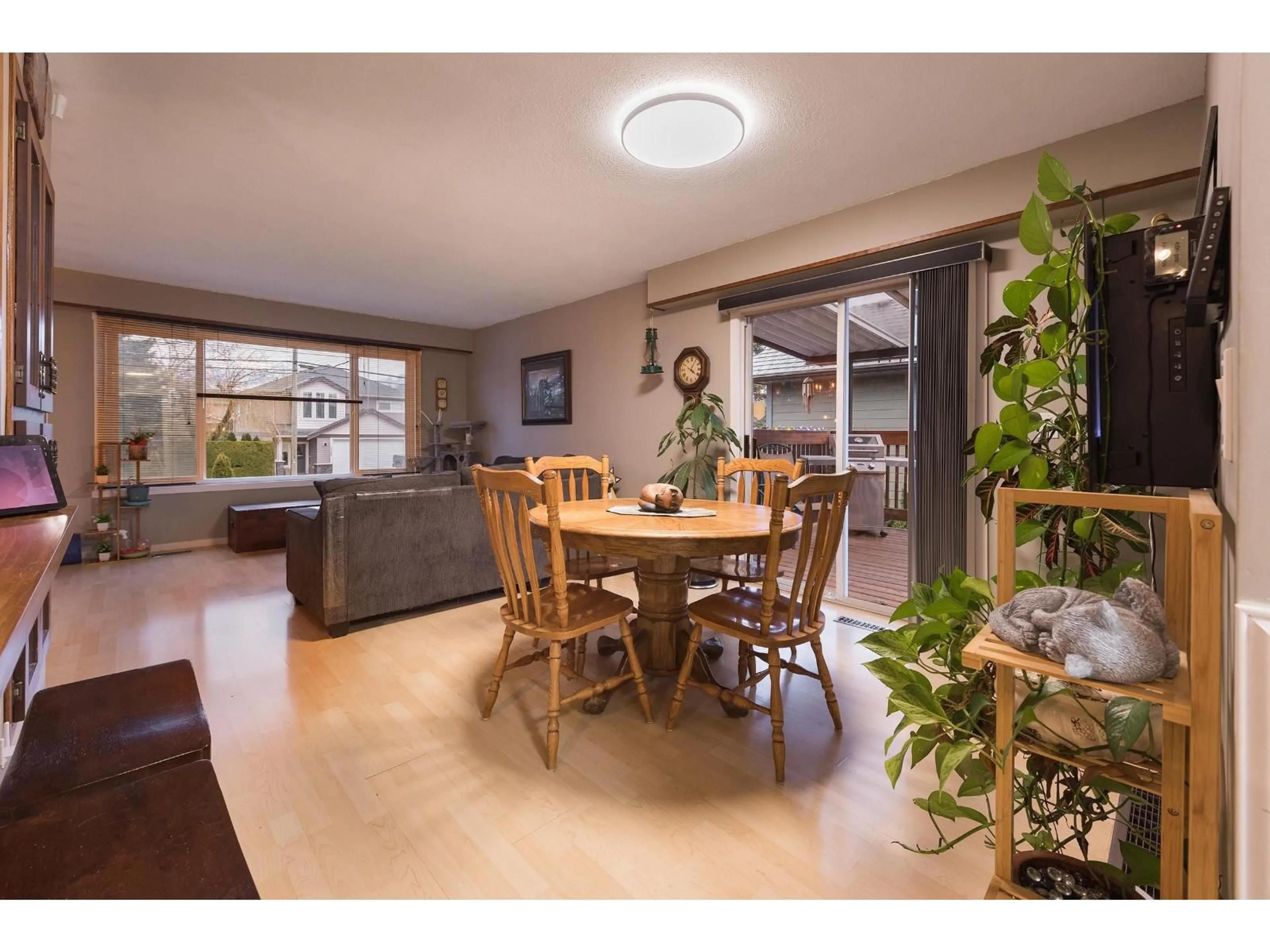 Dining room, wood/laminate floor for 10283 KENT ROAD, Chilliwack British Columbia V2P5X8