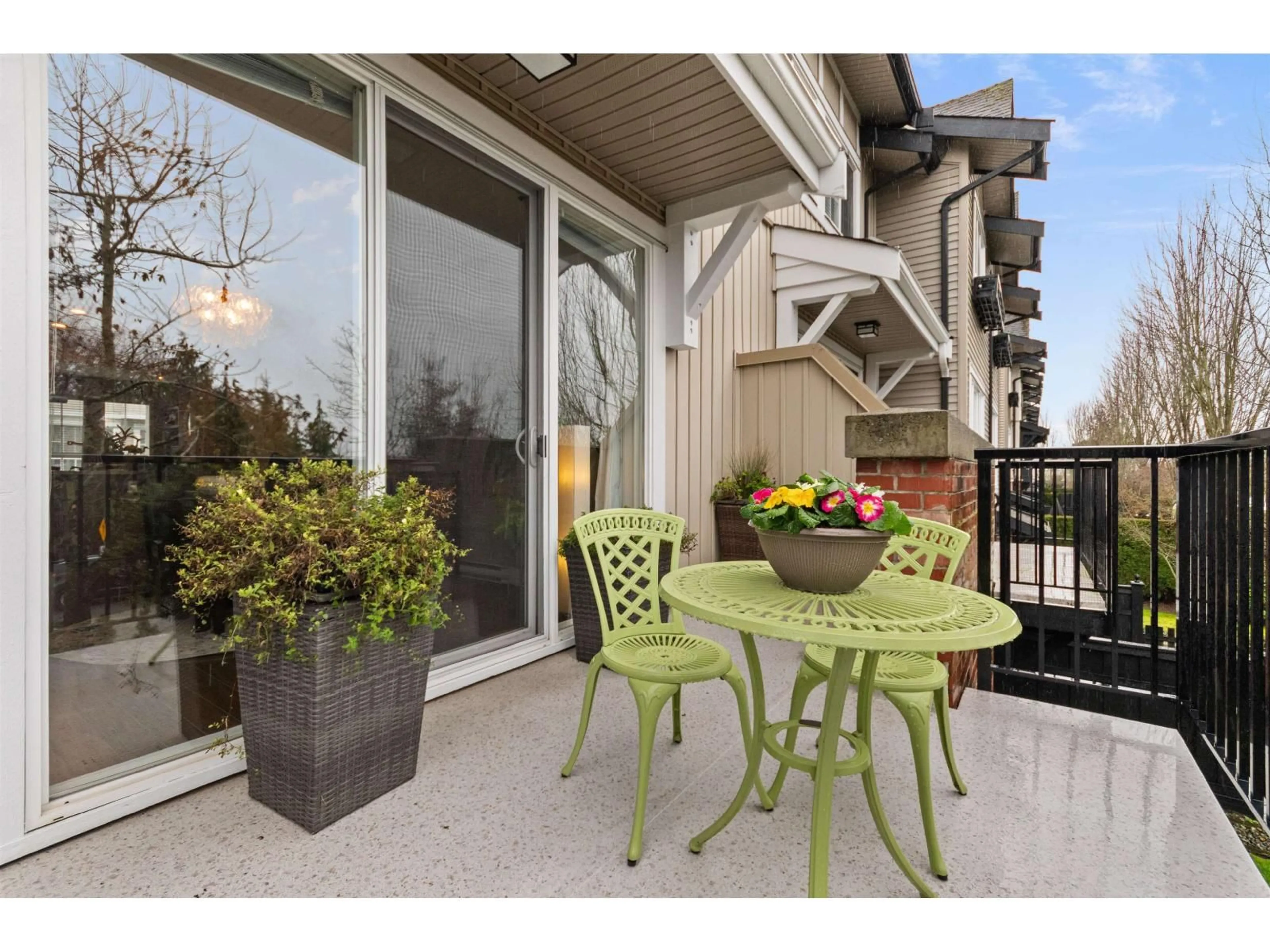 Patio, street for 173 - 2450 161 A STREET, Surrey British Columbia V3Z8K4
